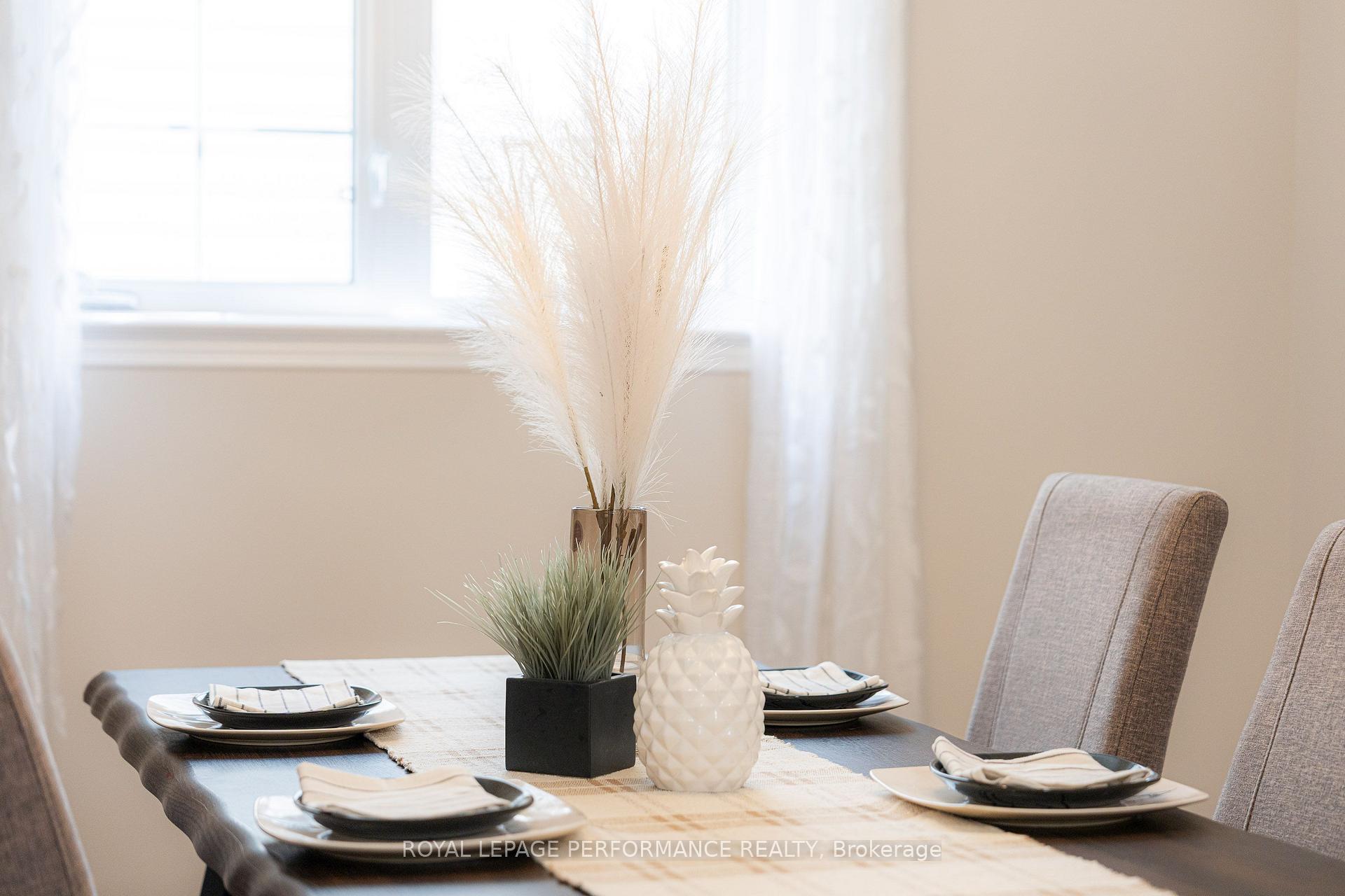 Photo 6 of 593 Pinawa Circle, Ottawa, Barrhaven - Stonebridge — HOMEH