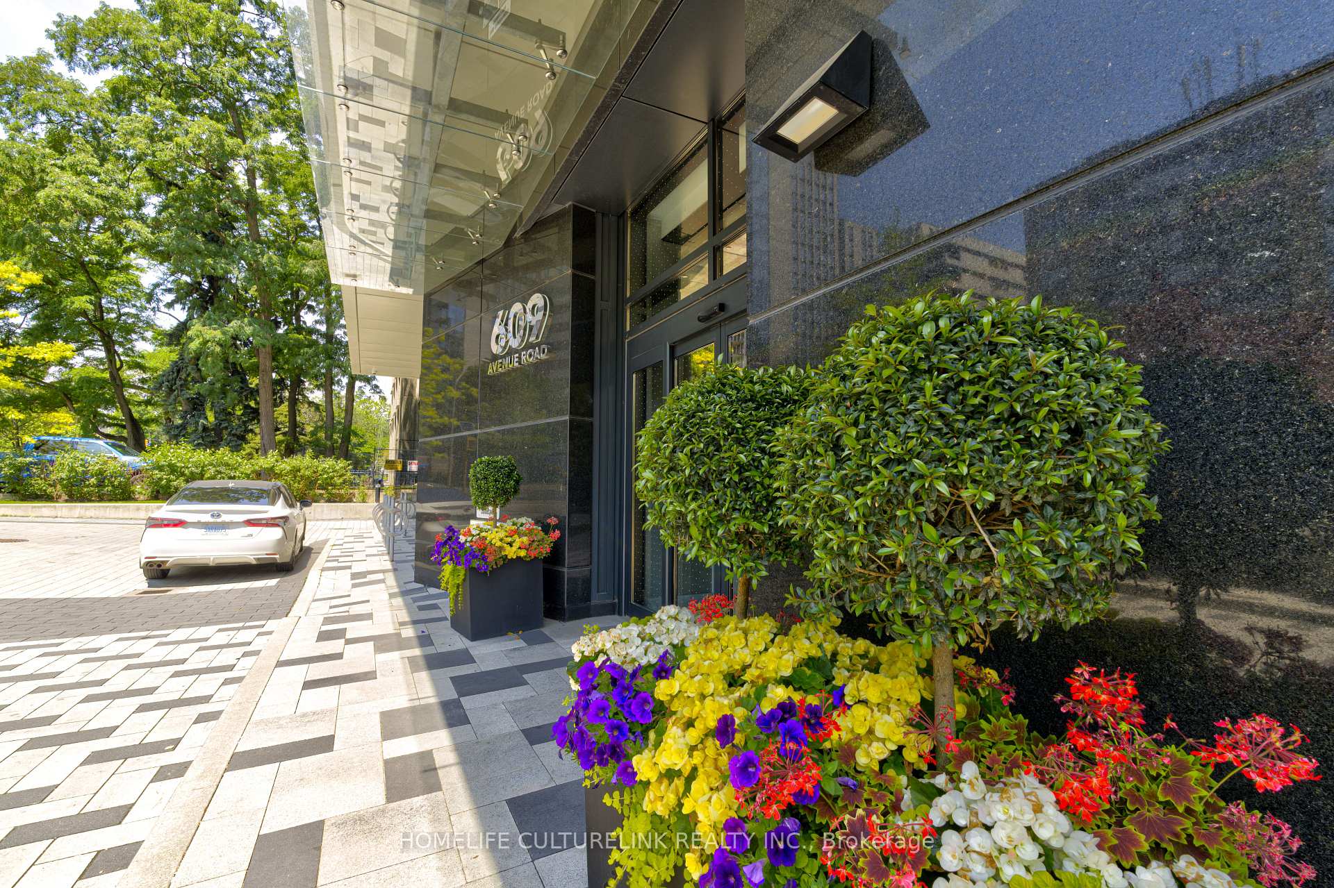 Photo 2 of Unit 1704, 609 Avenue Road, Toronto, Yonge-St. Clair — HOMEH