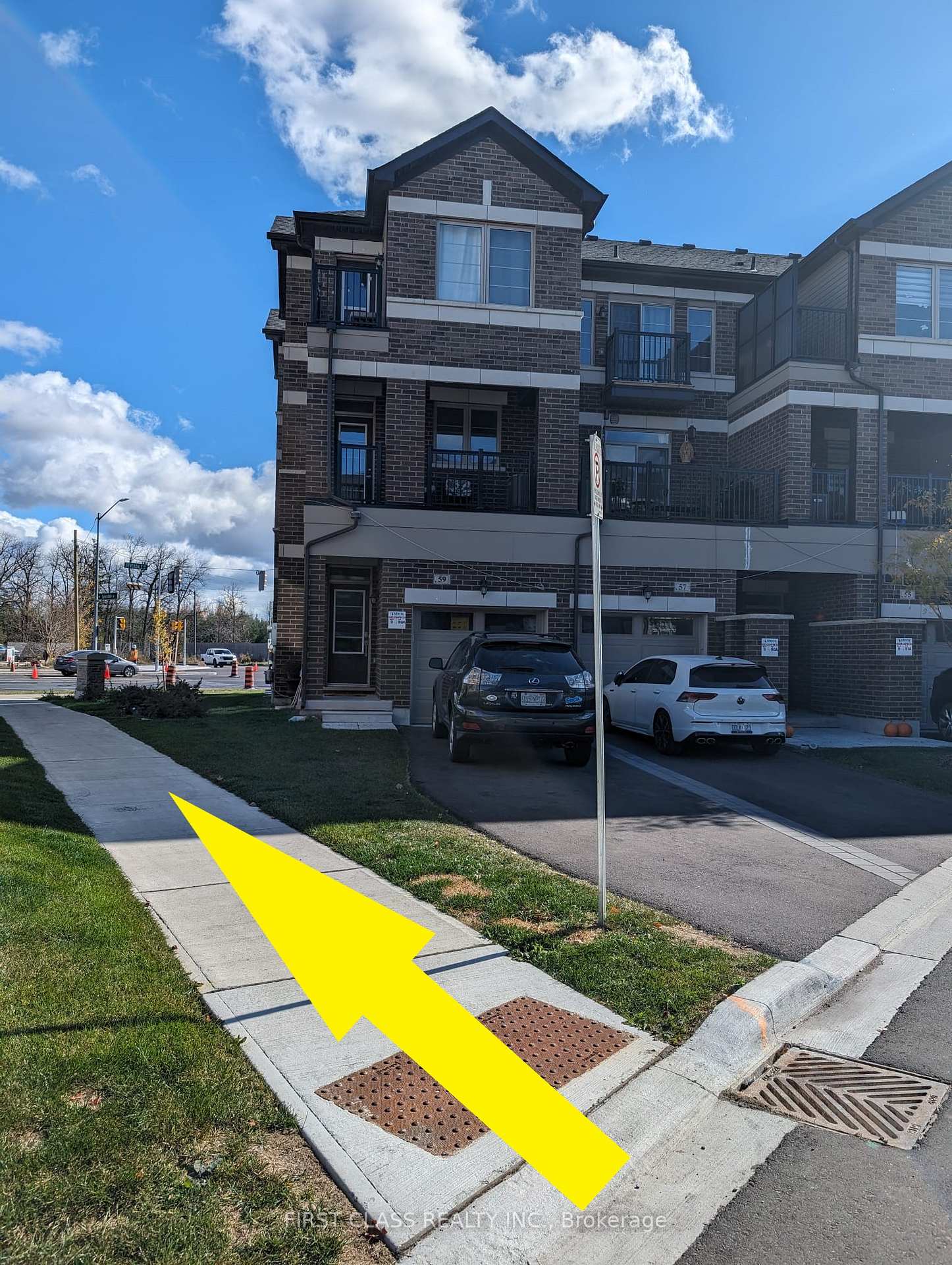Photo 2 of 656 Copper Creek Drive, Markham, Cedar Grove — HOMEH