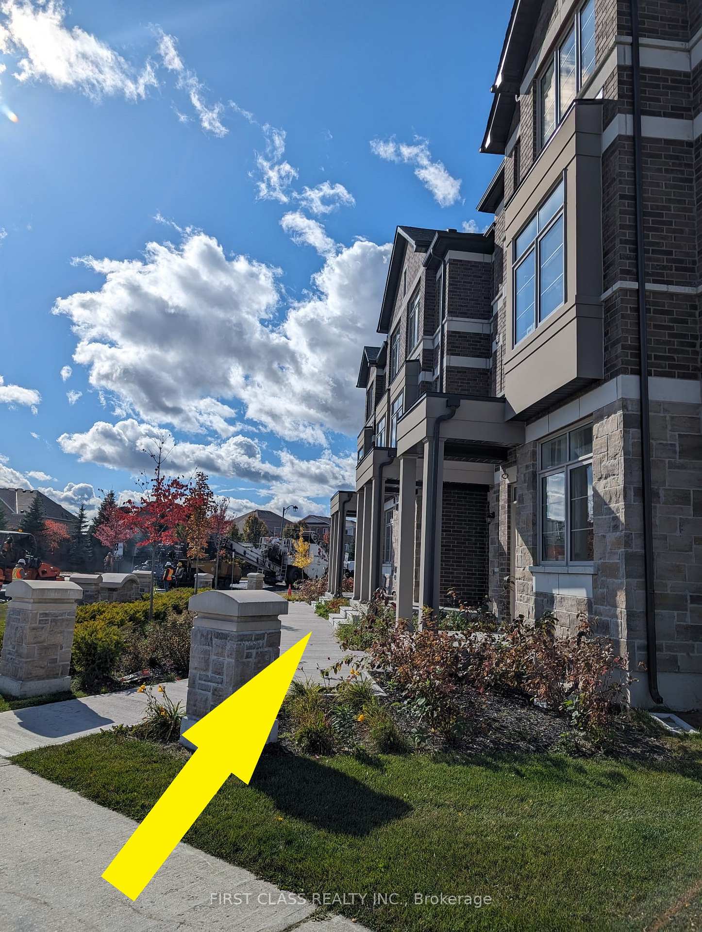 Photo 3 of 656 Copper Creek Drive, Markham, Cedar Grove — HOMEH