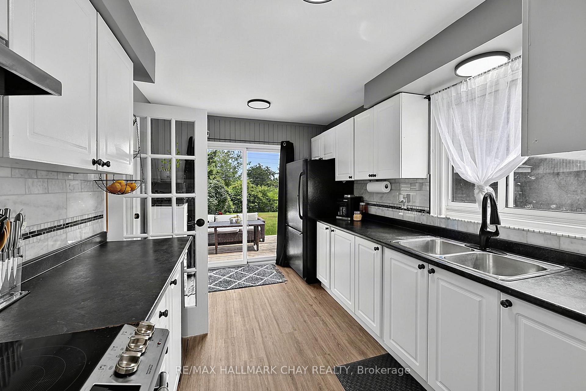 Photo 4 of 133 Daphne Crescent, Barrie, Cundles East — HOMEH
