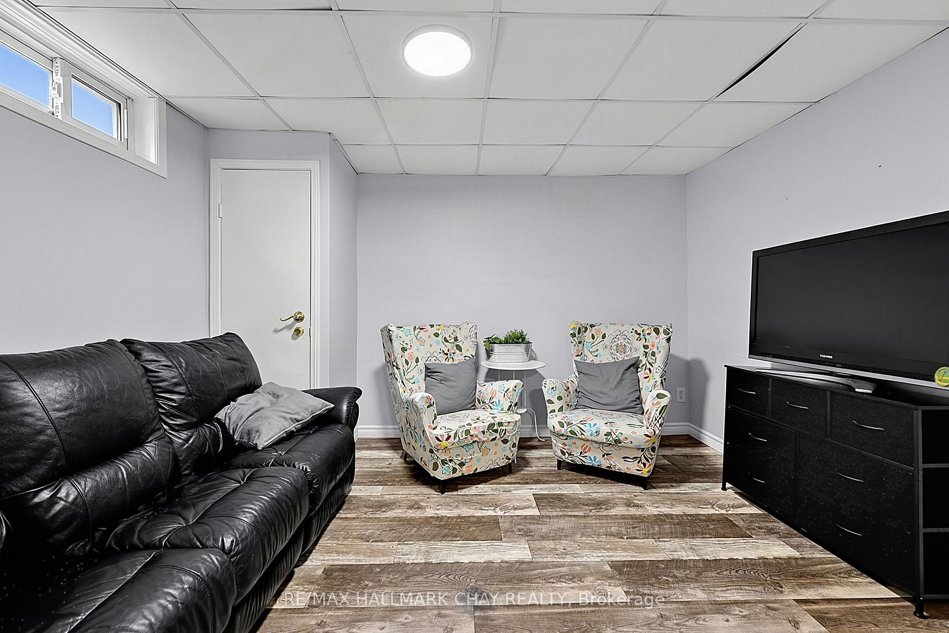 Photo 23 of 133 Daphne Crescent, Barrie, Cundles East — HOMEH