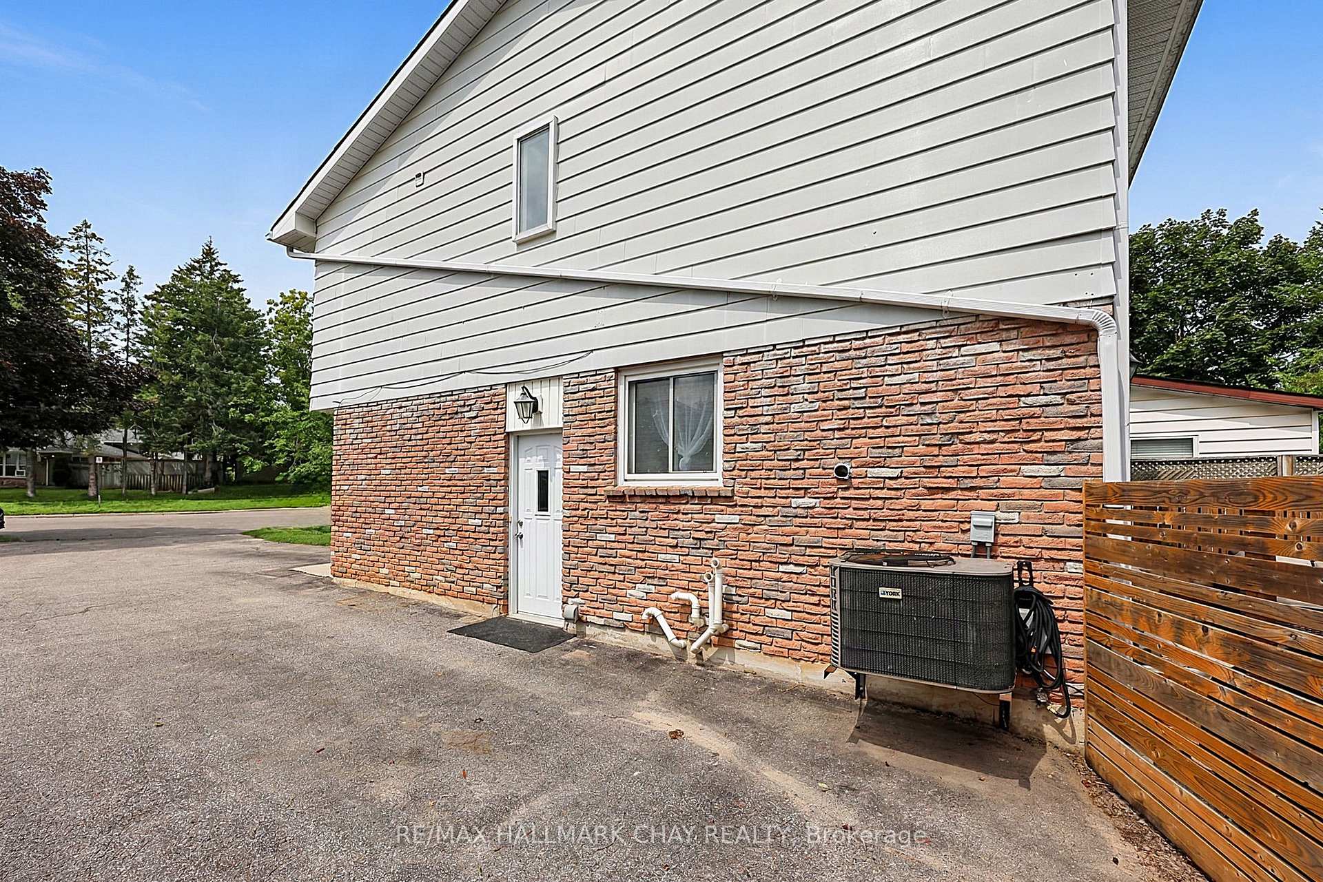 Photo 38 of 133 Daphne Crescent, Barrie, Cundles East — HOMEH