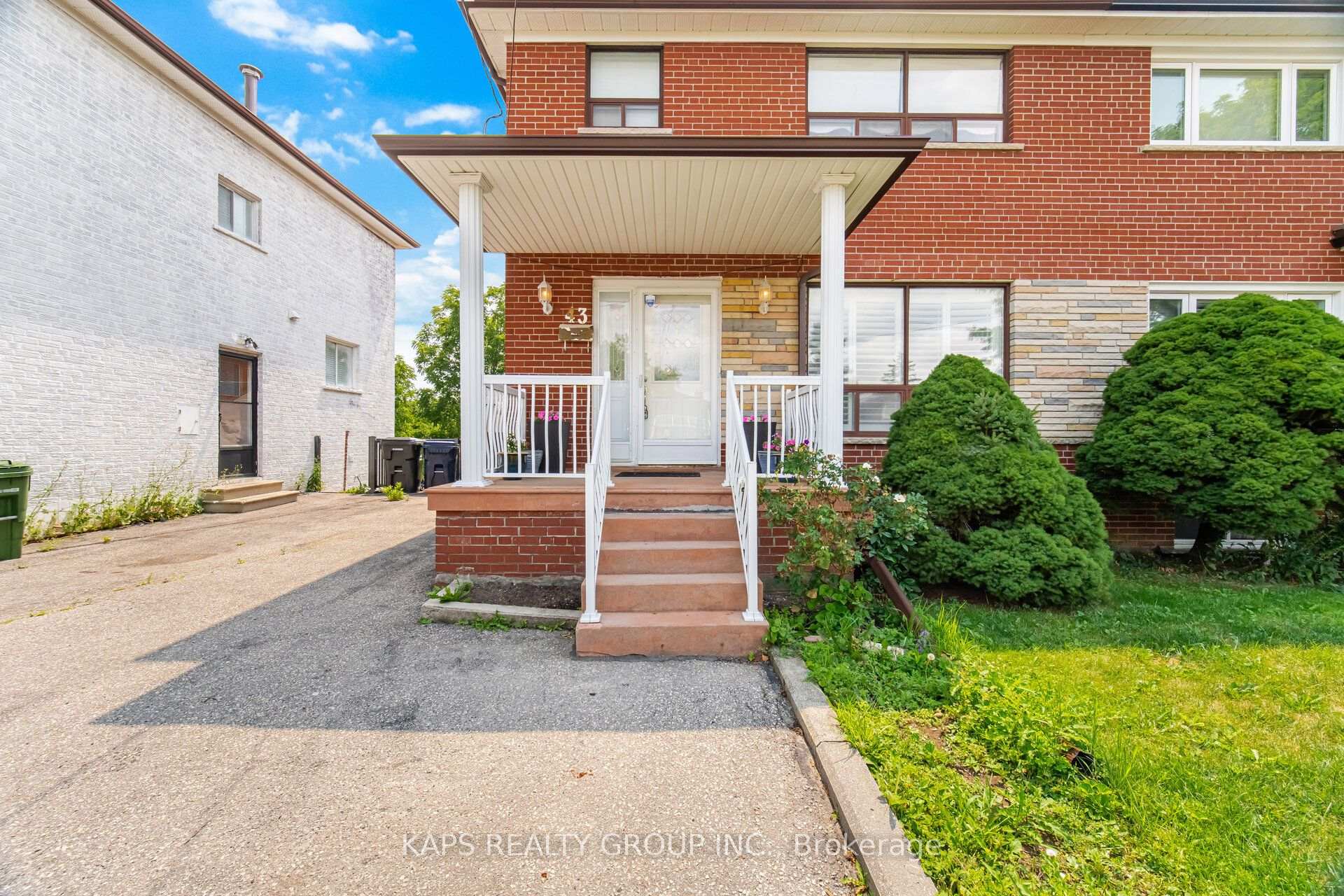 Photo 4 of 43 Donofree Road, North York, Maple Leaf — HOMEH