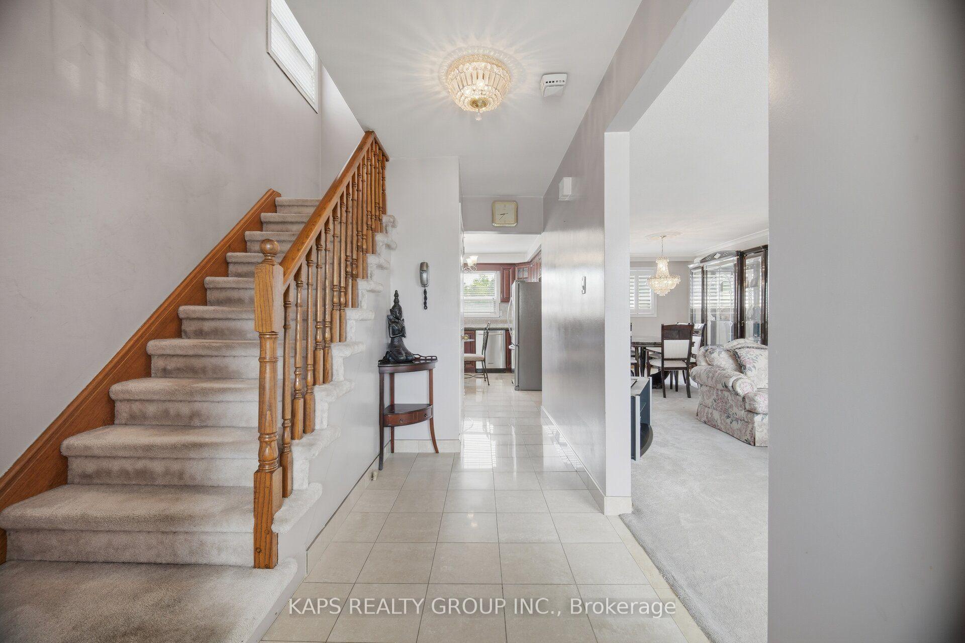 Photo 6 of 43 Donofree Road, North York, Maple Leaf — HOMEH