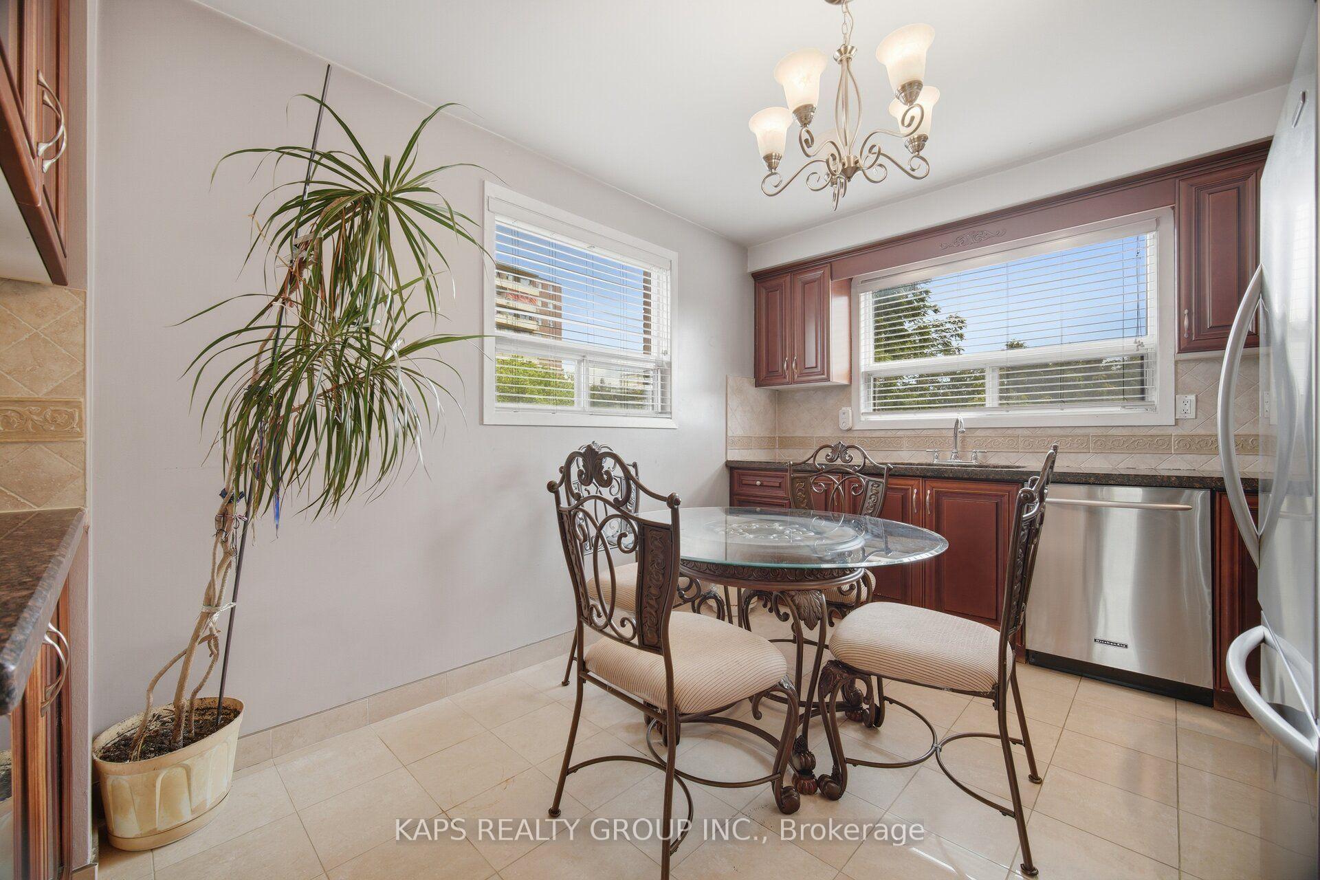 Photo 12 of 43 Donofree Road, North York, Maple Leaf — HOMEH