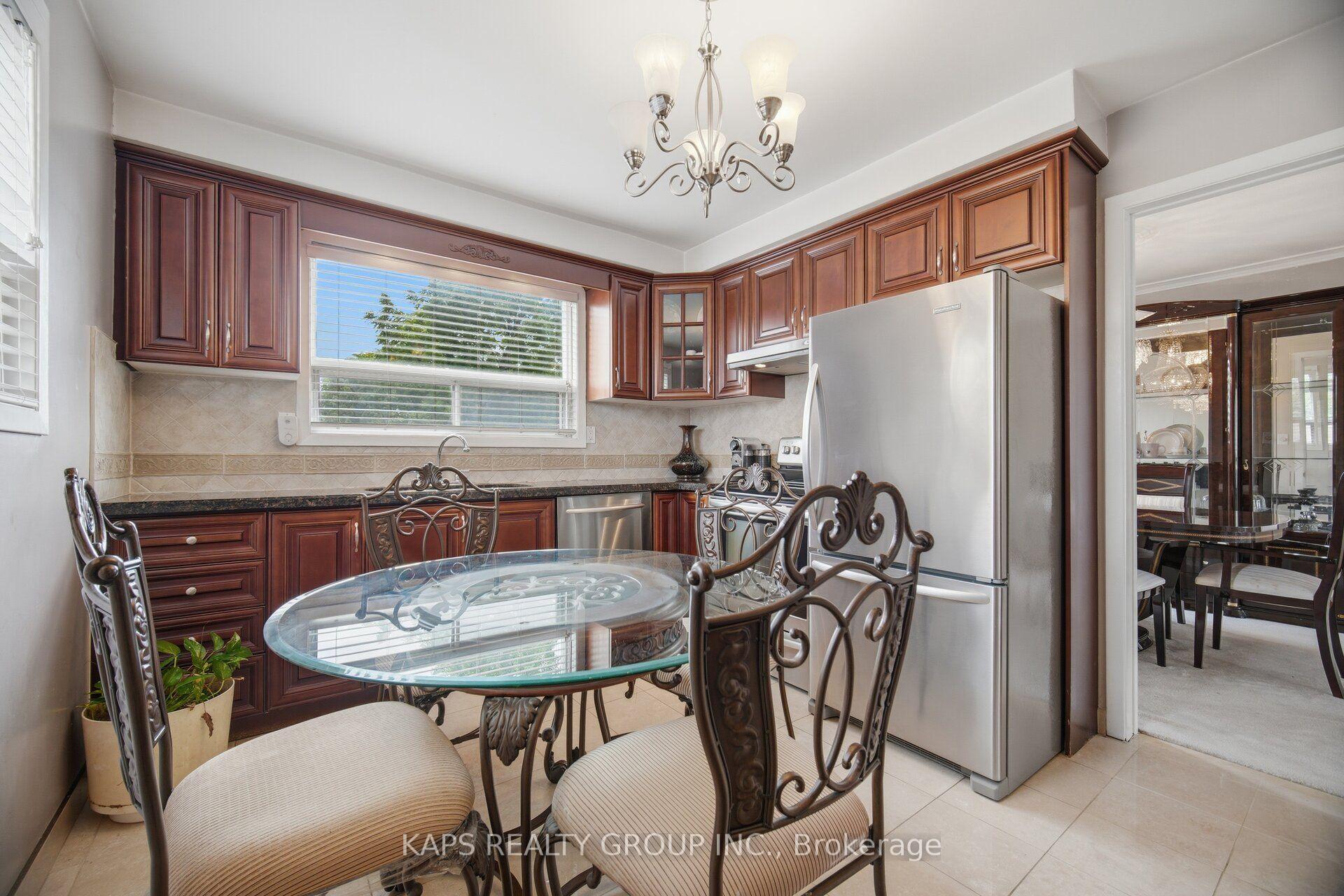 Photo 13 of 43 Donofree Road, North York, Maple Leaf — HOMEH