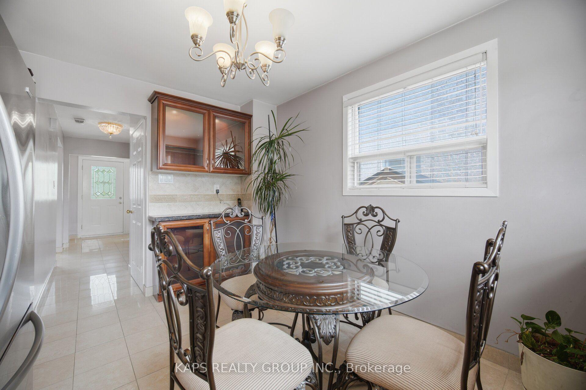 Photo 15 of 43 Donofree Road, North York, Maple Leaf — HOMEH