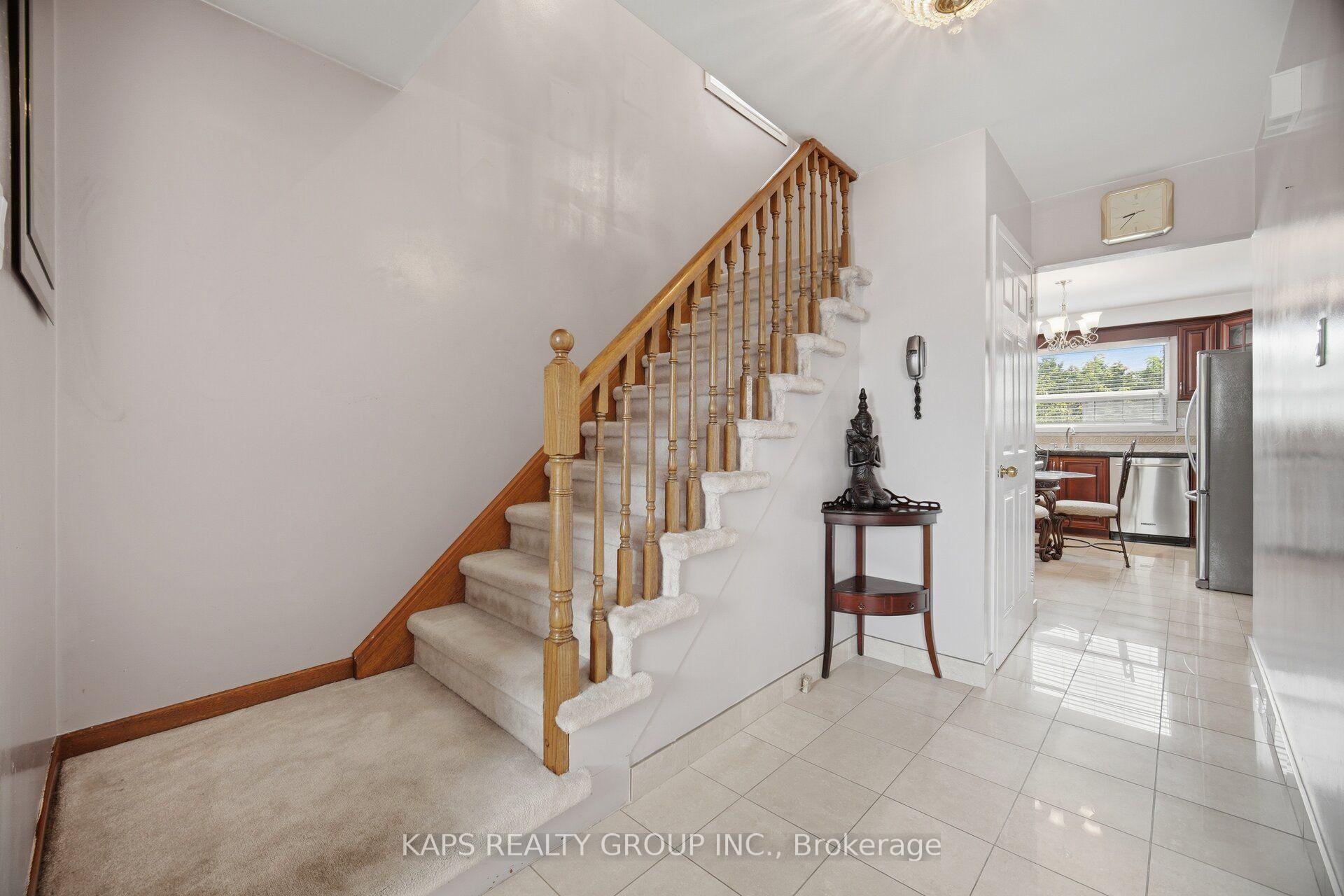 Photo 16 of 43 Donofree Road, North York, Maple Leaf — HOMEH