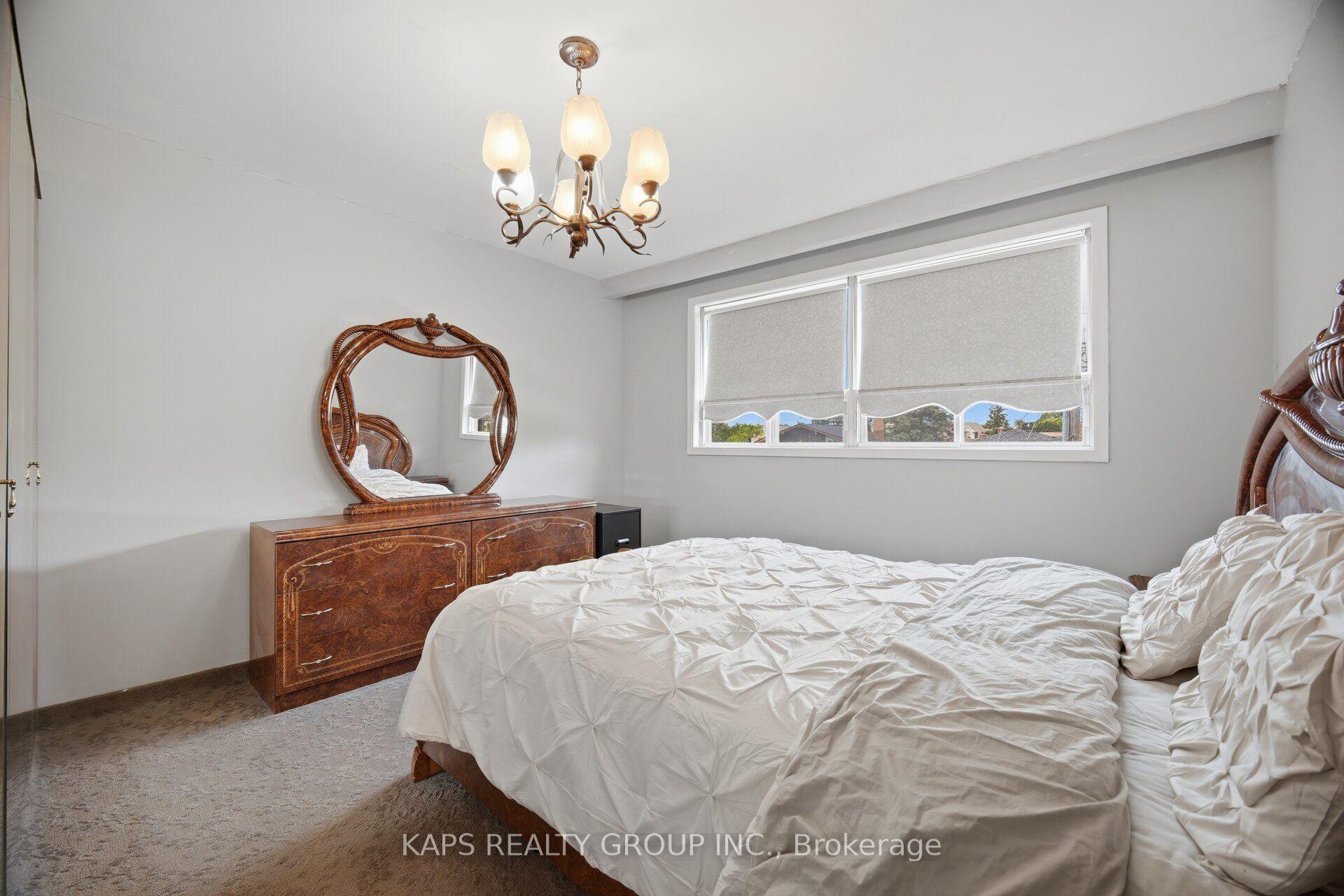 Photo 21 of 43 Donofree Road, North York, Maple Leaf — HOMEH