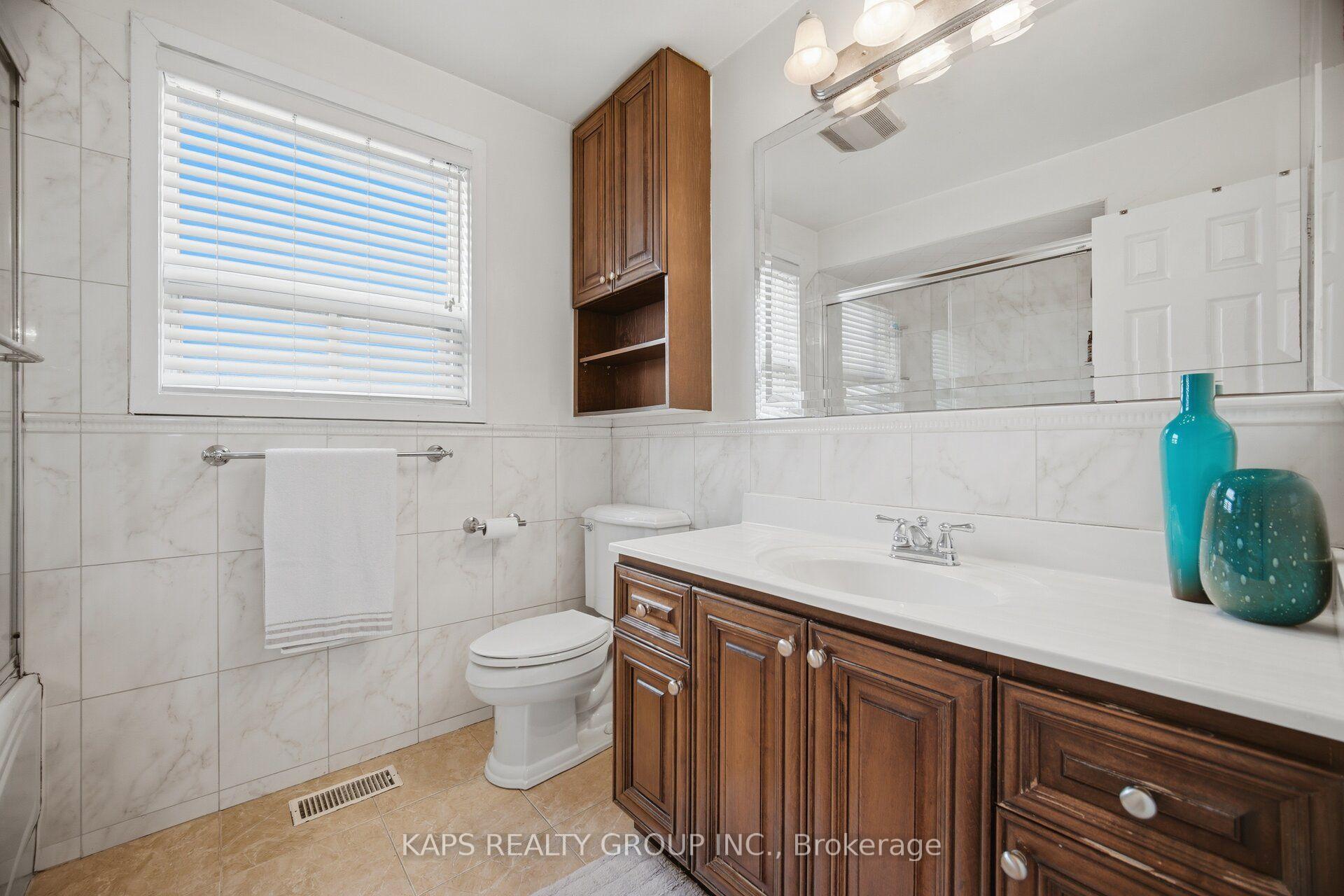 Photo 25 of 43 Donofree Road, North York, Maple Leaf — HOMEH