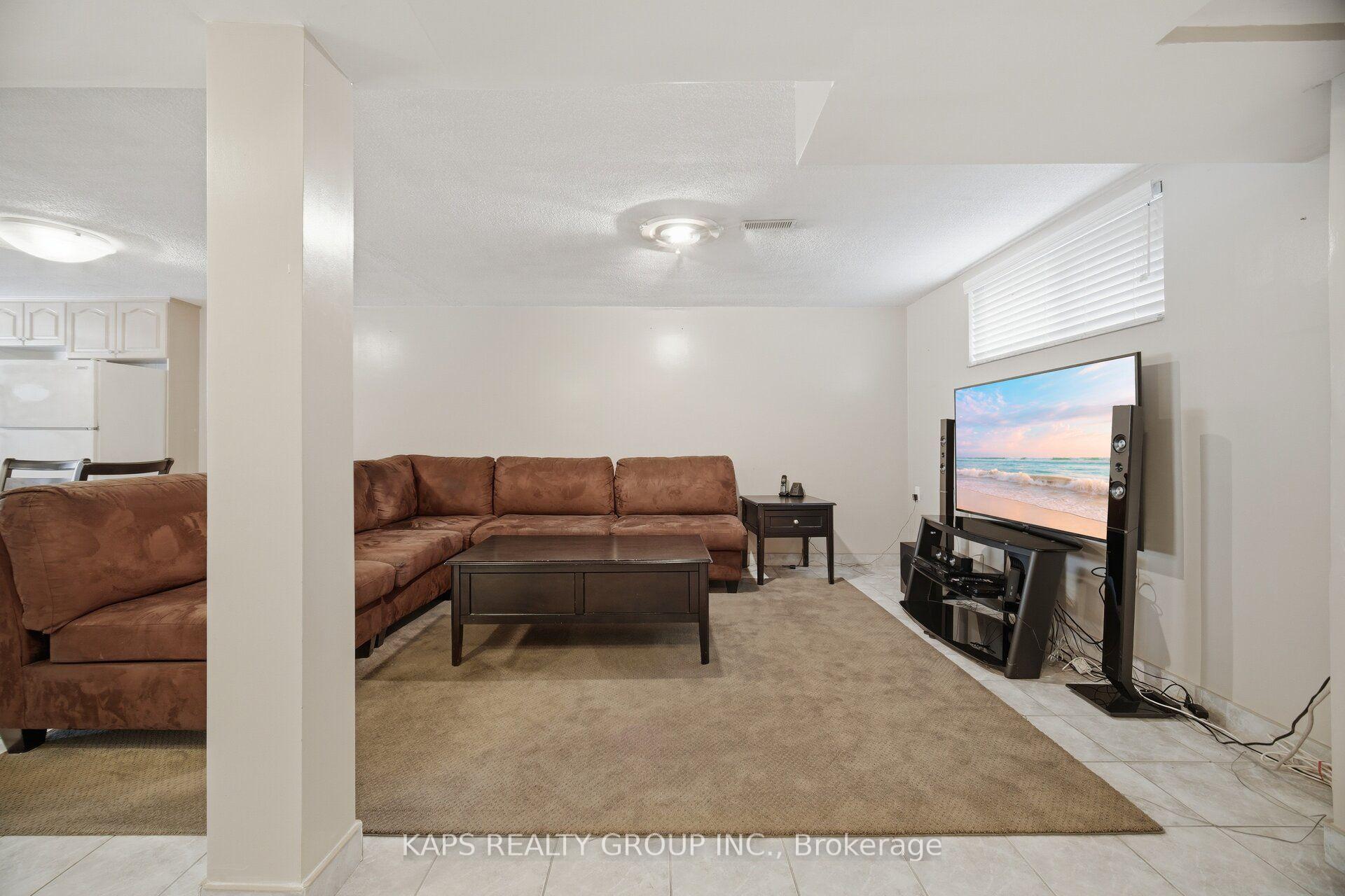 Photo 30 of 43 Donofree Road, North York, Maple Leaf — HOMEH