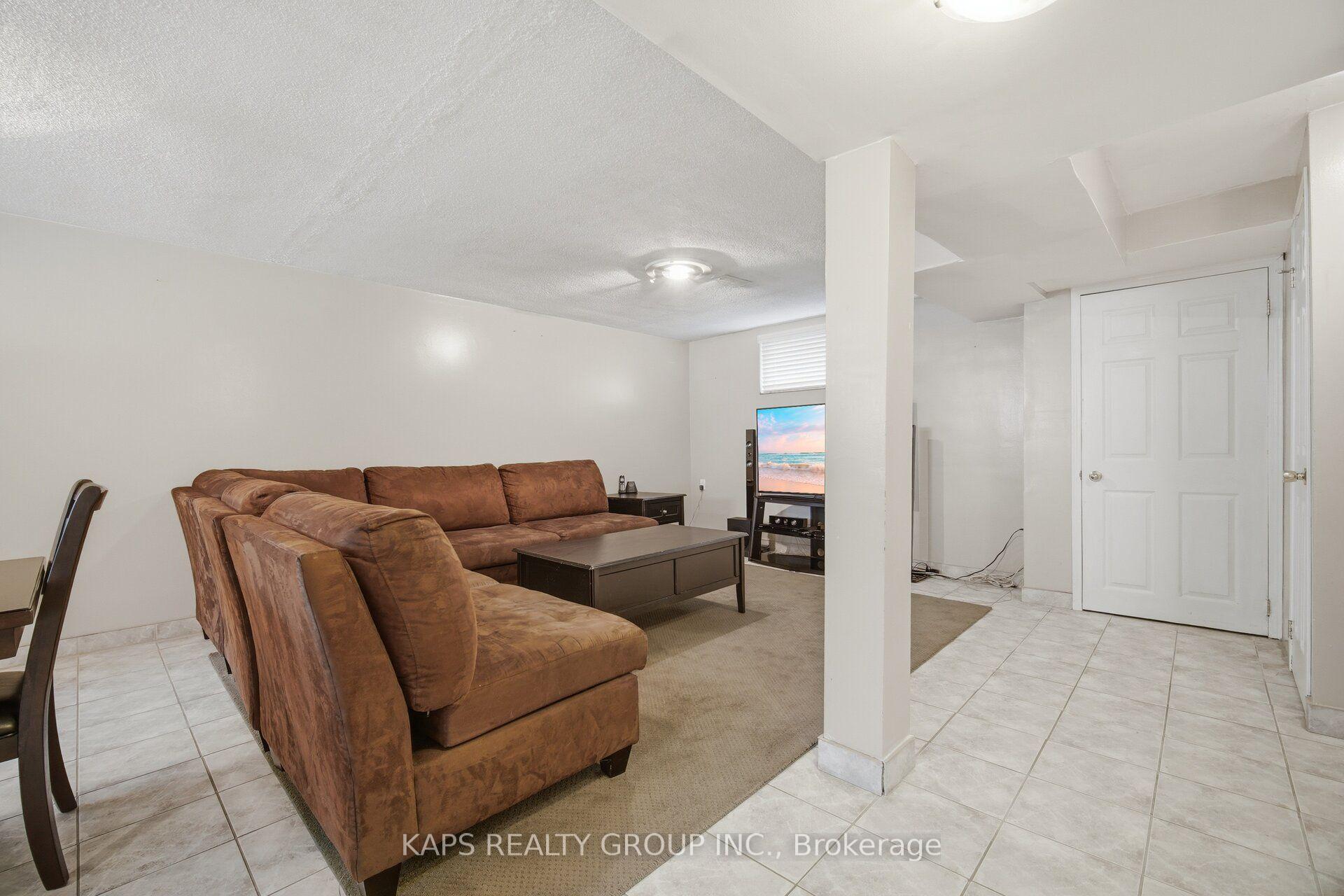 Photo 31 of 43 Donofree Road, North York, Maple Leaf — HOMEH