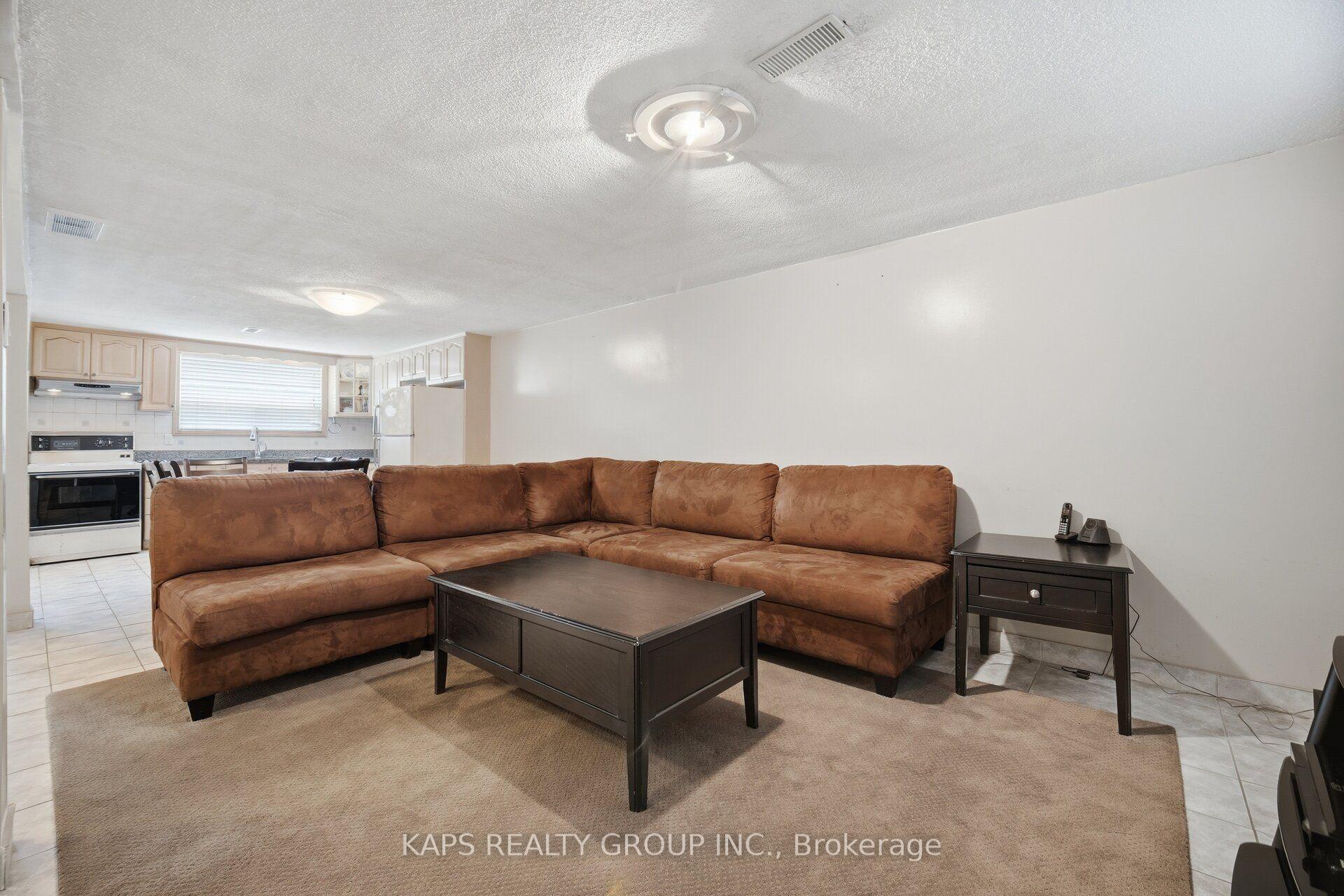 Photo 32 of 43 Donofree Road, North York, Maple Leaf — HOMEH