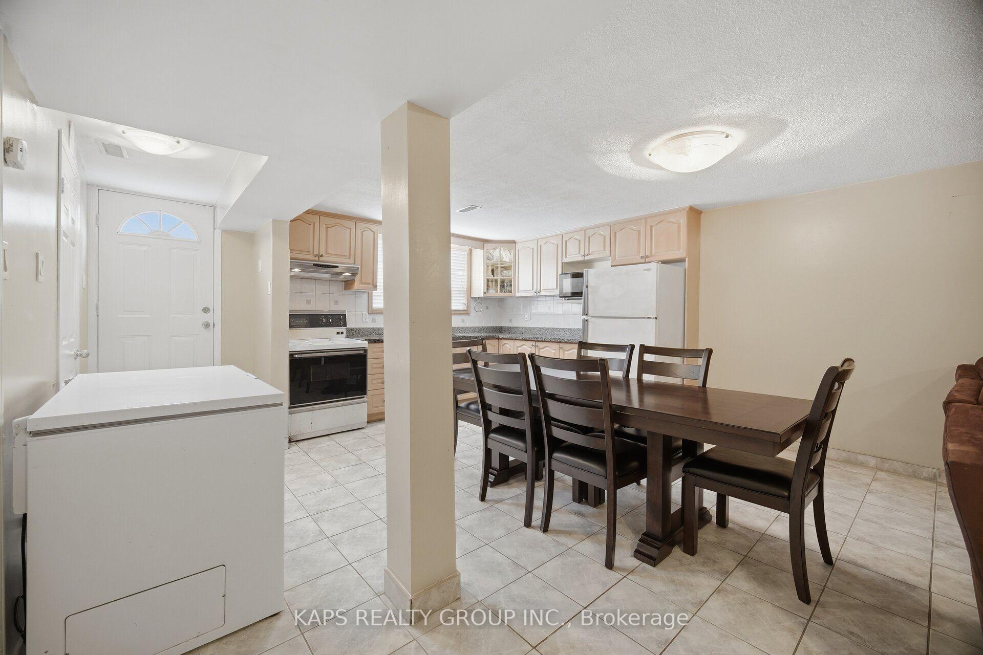 Photo 35 of 43 Donofree Road, North York, Maple Leaf — HOMEH