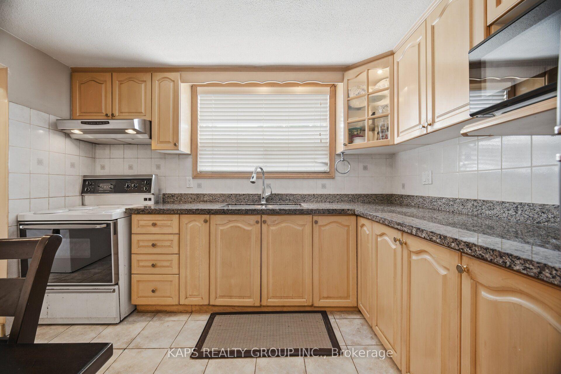 Photo 36 of 43 Donofree Road, North York, Maple Leaf — HOMEH