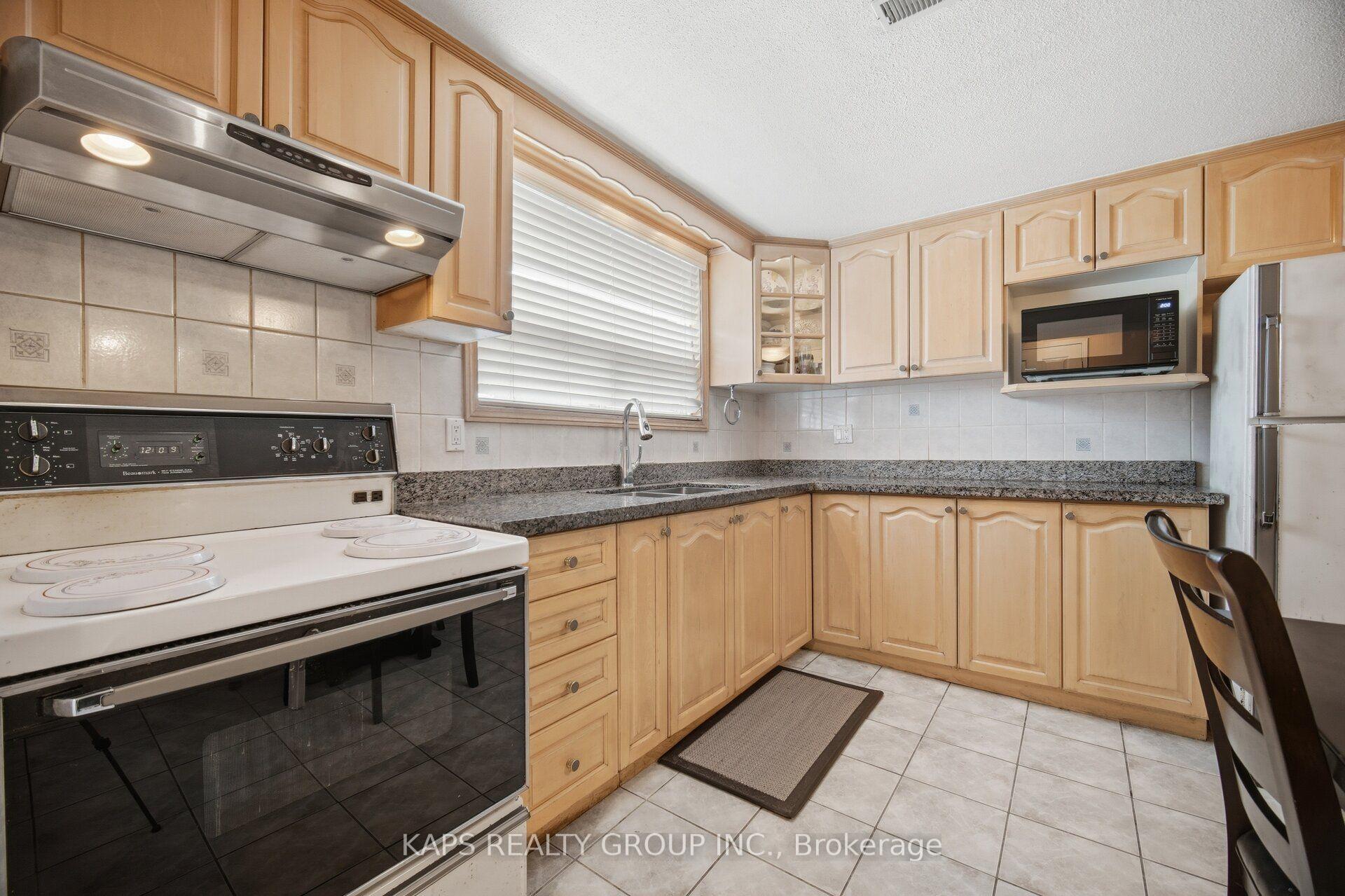 Photo 37 of 43 Donofree Road, North York, Maple Leaf — HOMEH