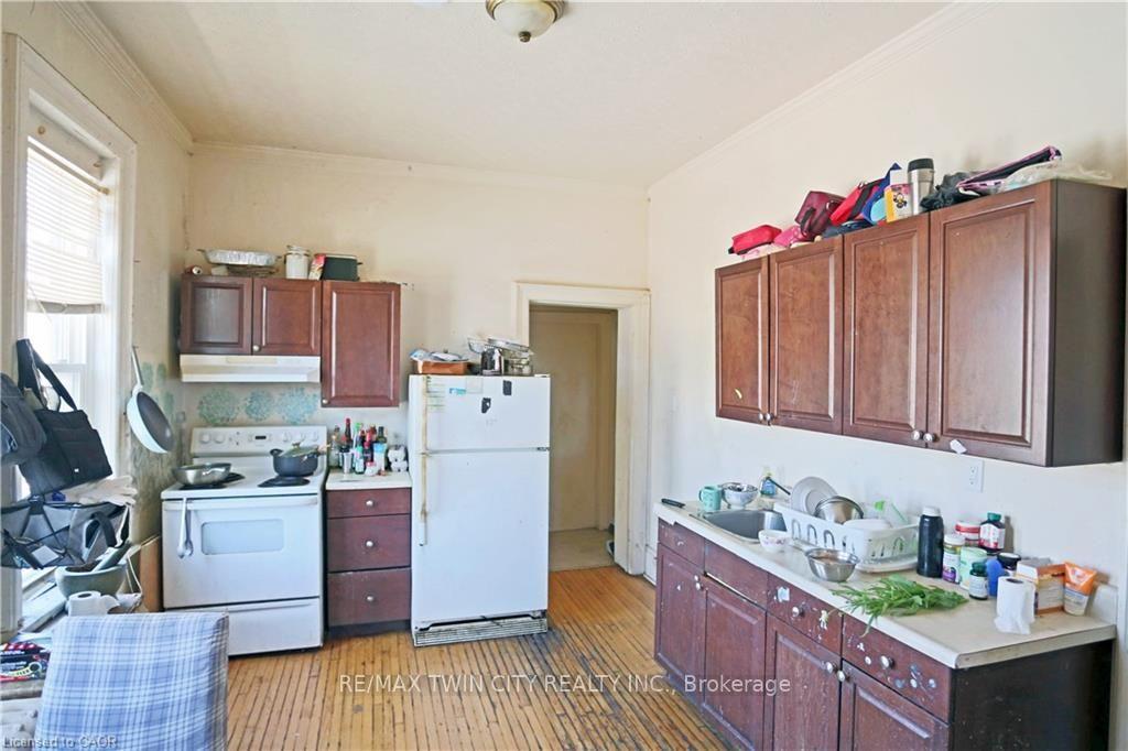 Photo 14 of 116 Weber Street E, Kitchener, King East — HOMEH