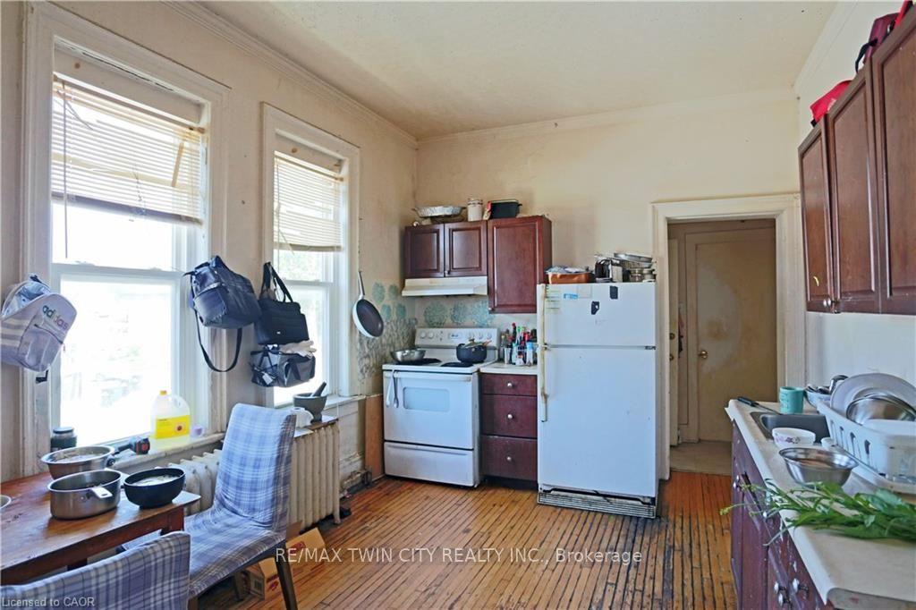 Photo 15 of 116 Weber Street E, Kitchener, King East — HOMEH