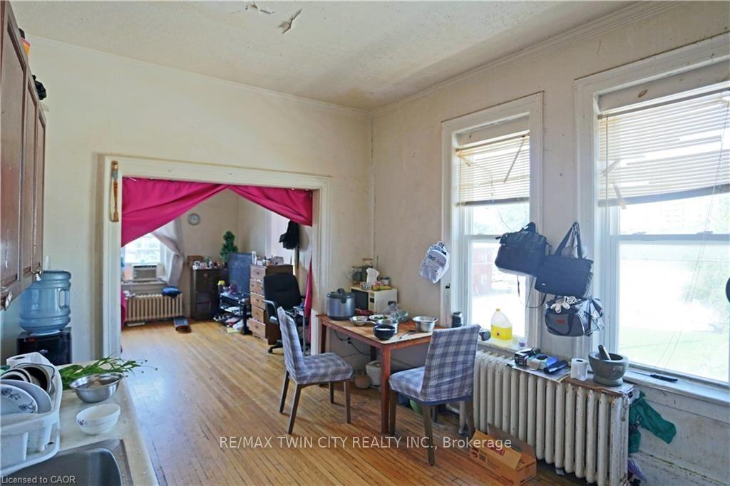 Photo 16 of 116 Weber Street E, Kitchener, King East — HOMEH