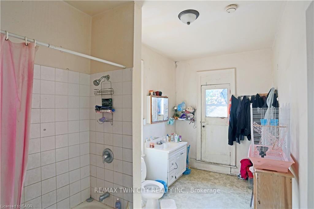 Photo 17 of 116 Weber Street E, Kitchener, King East — HOMEH