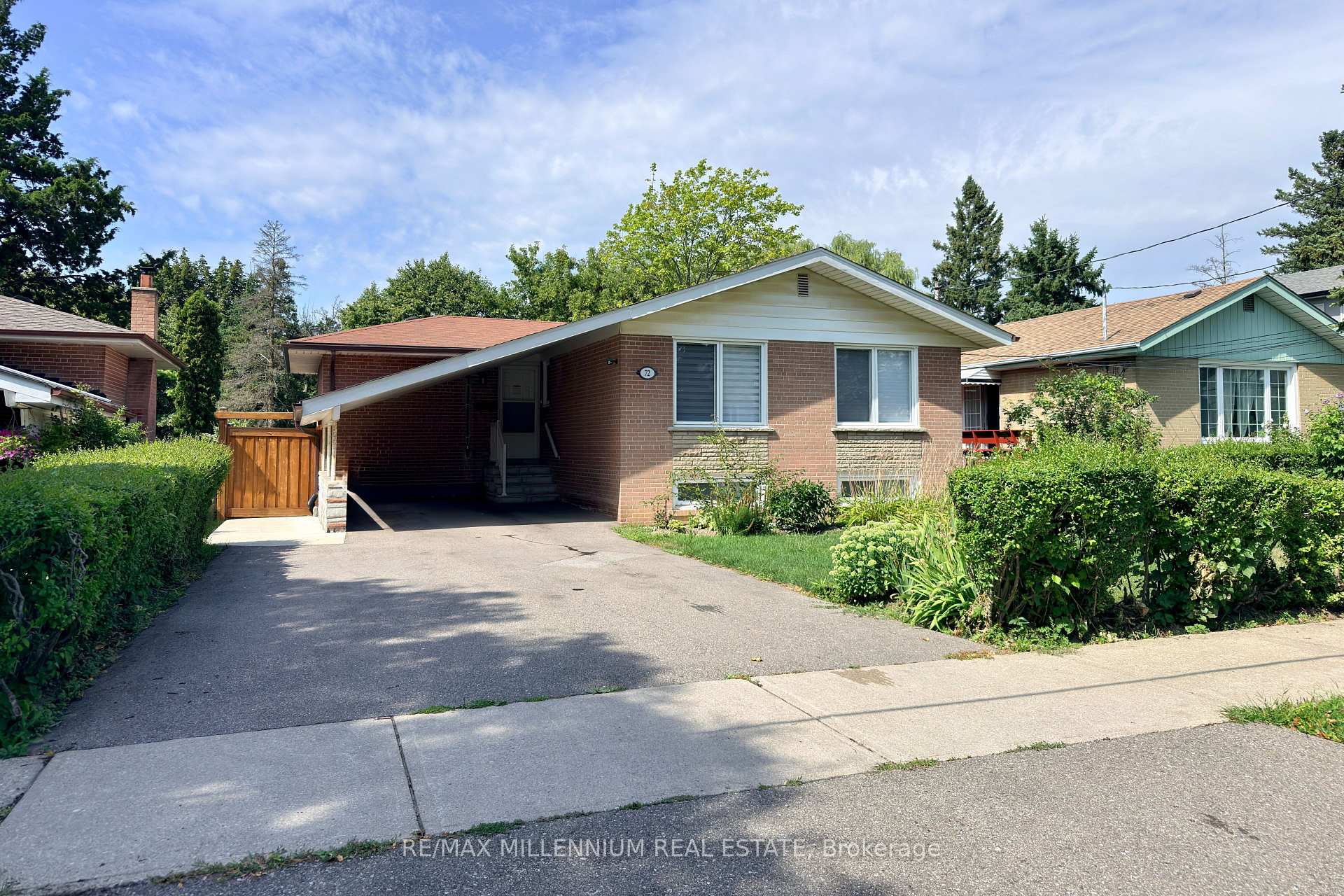Photo 2 of 72 Hadrian Avenue, Etobicoke, Elms-Old Rexdale — HOMEH