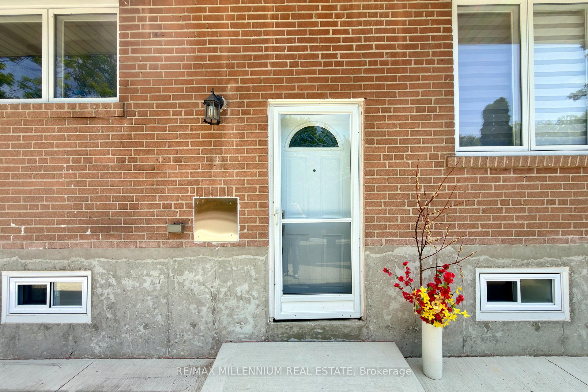 Photo 17 of 72 Hadrian Avenue, Etobicoke, Elms-Old Rexdale — HOMEH