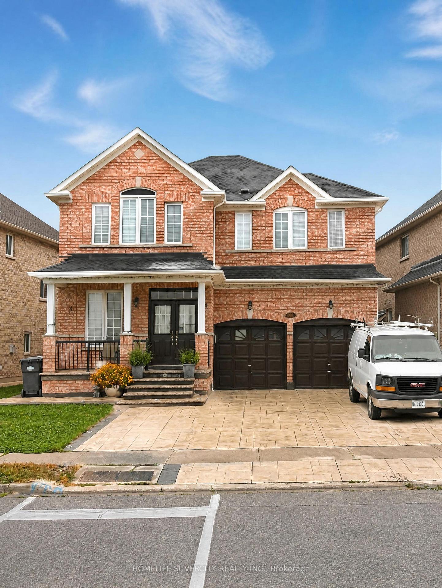 Photo 1 of 102 Earlsbridge Boulevard, Brampton, Fletcher's Meadow — HOMEH