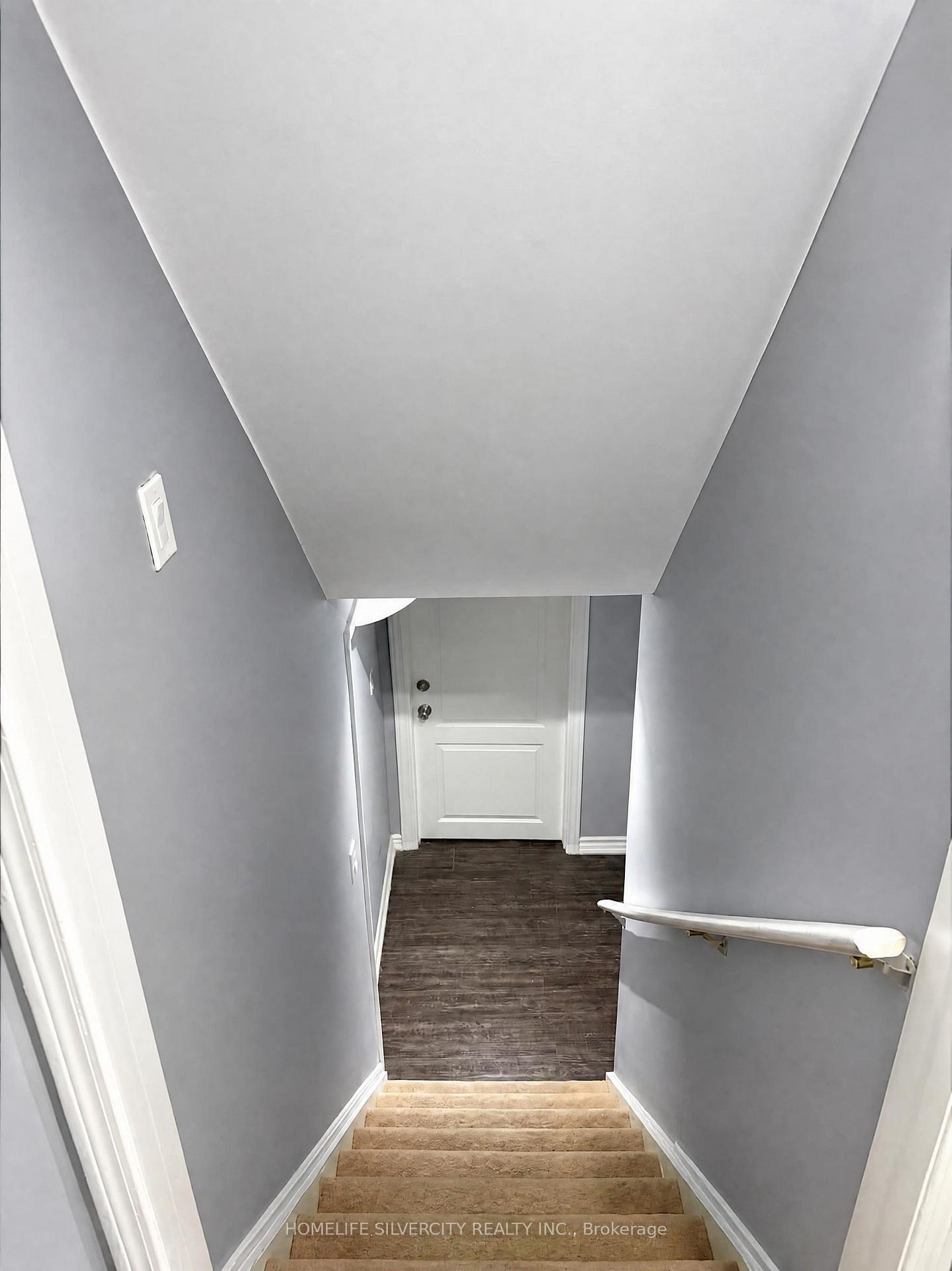 Photo 3 of 102 Earlsbridge Boulevard, Brampton, Fletcher's Meadow — HOMEH