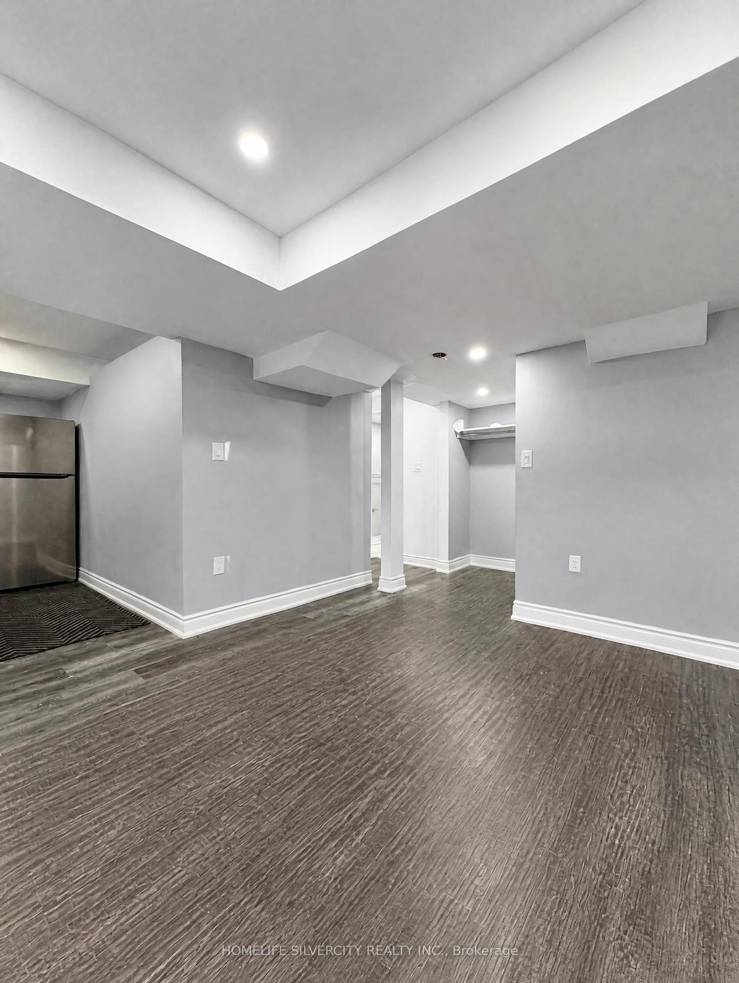 Photo 6 of 102 Earlsbridge Boulevard, Brampton, Fletcher's Meadow — HOMEH