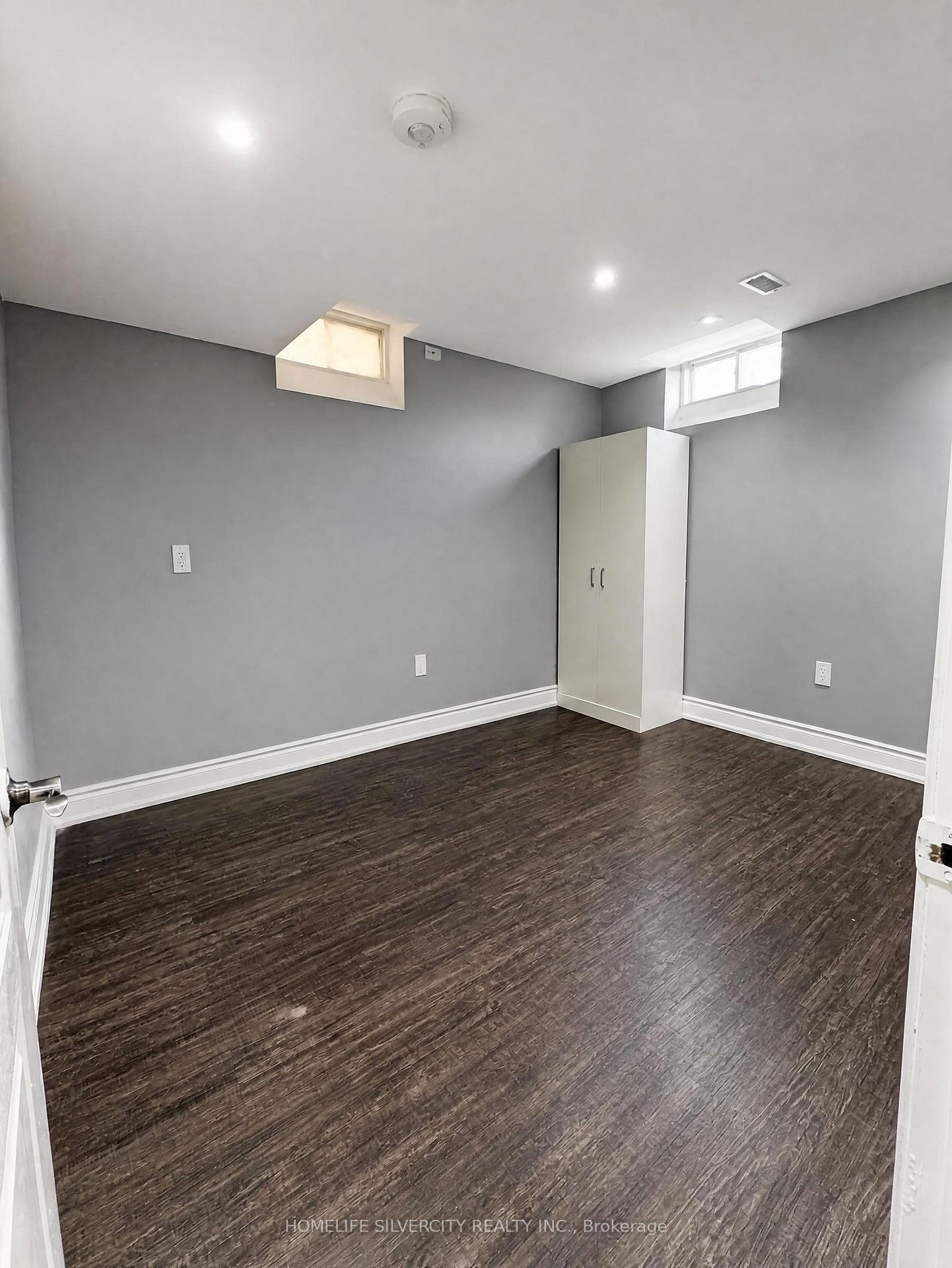 Photo 7 of 102 Earlsbridge Boulevard, Brampton, Fletcher's Meadow — HOMEH