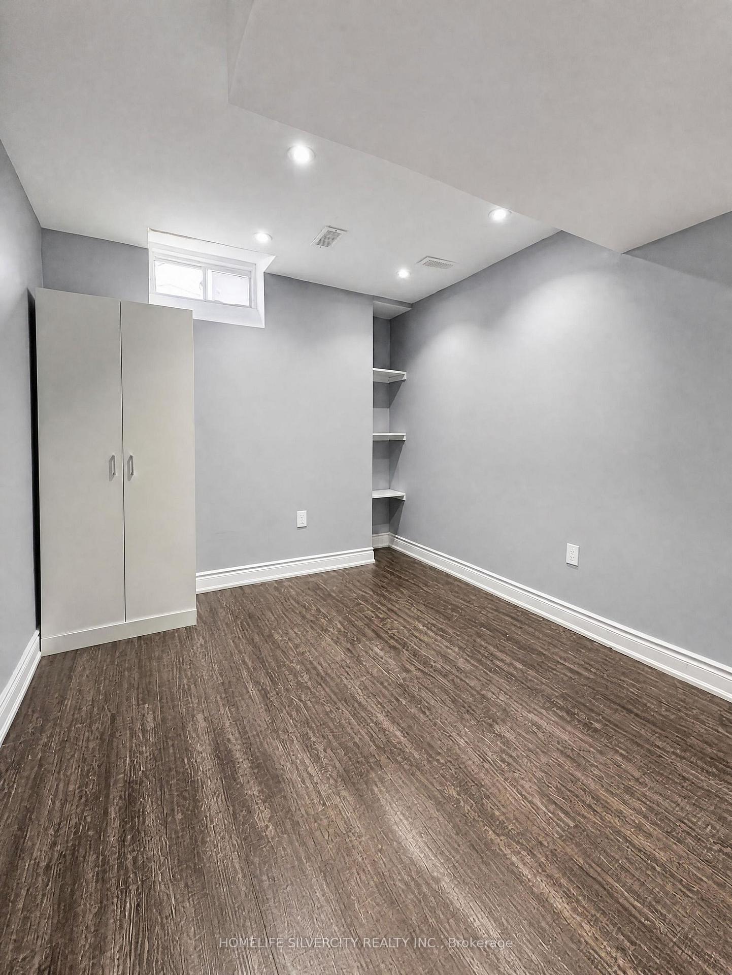 Photo 8 of 102 Earlsbridge Boulevard, Brampton, Fletcher's Meadow — HOMEH