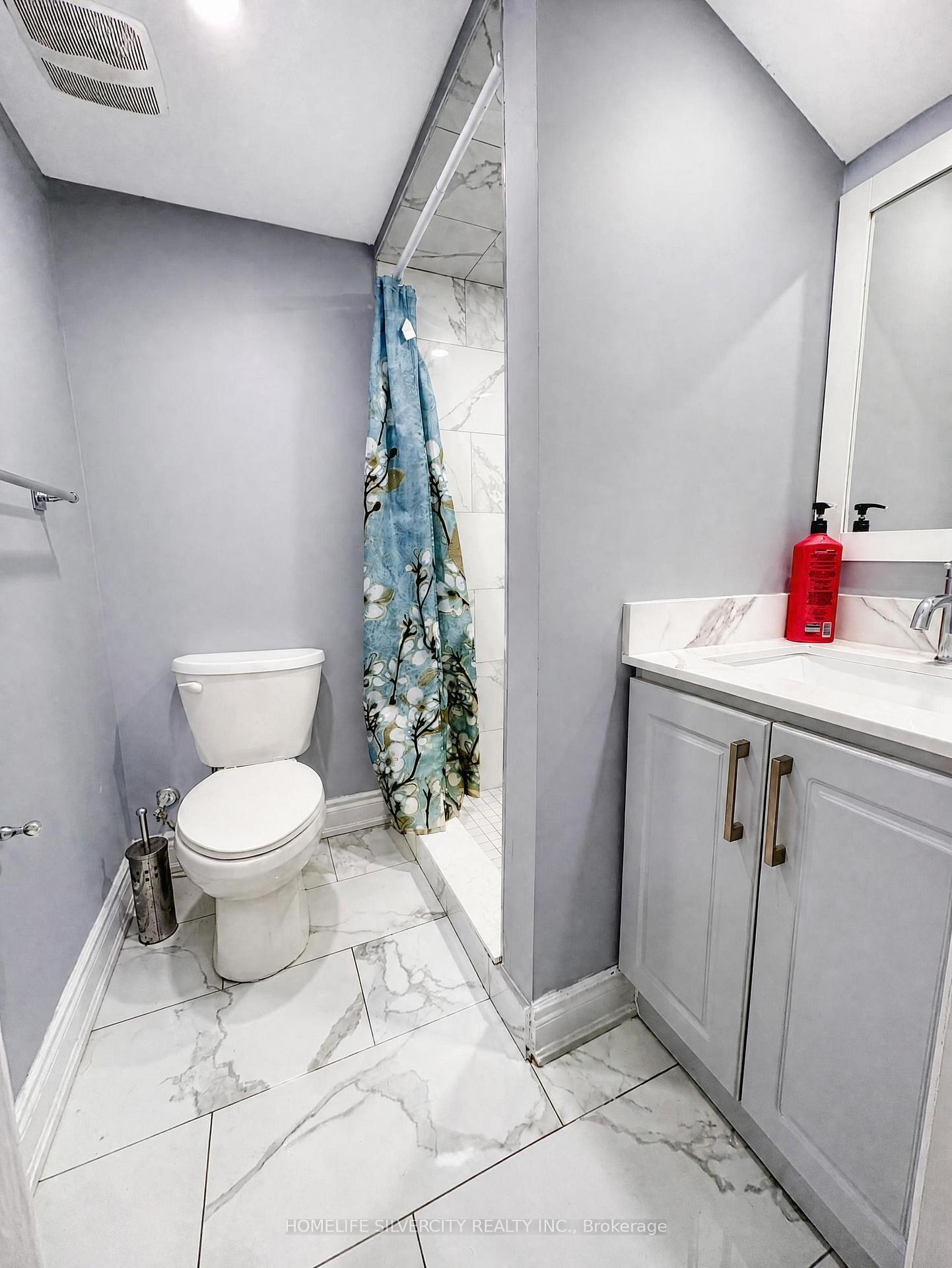 Photo 13 of 102 Earlsbridge Boulevard, Brampton, Fletcher's Meadow — HOMEH