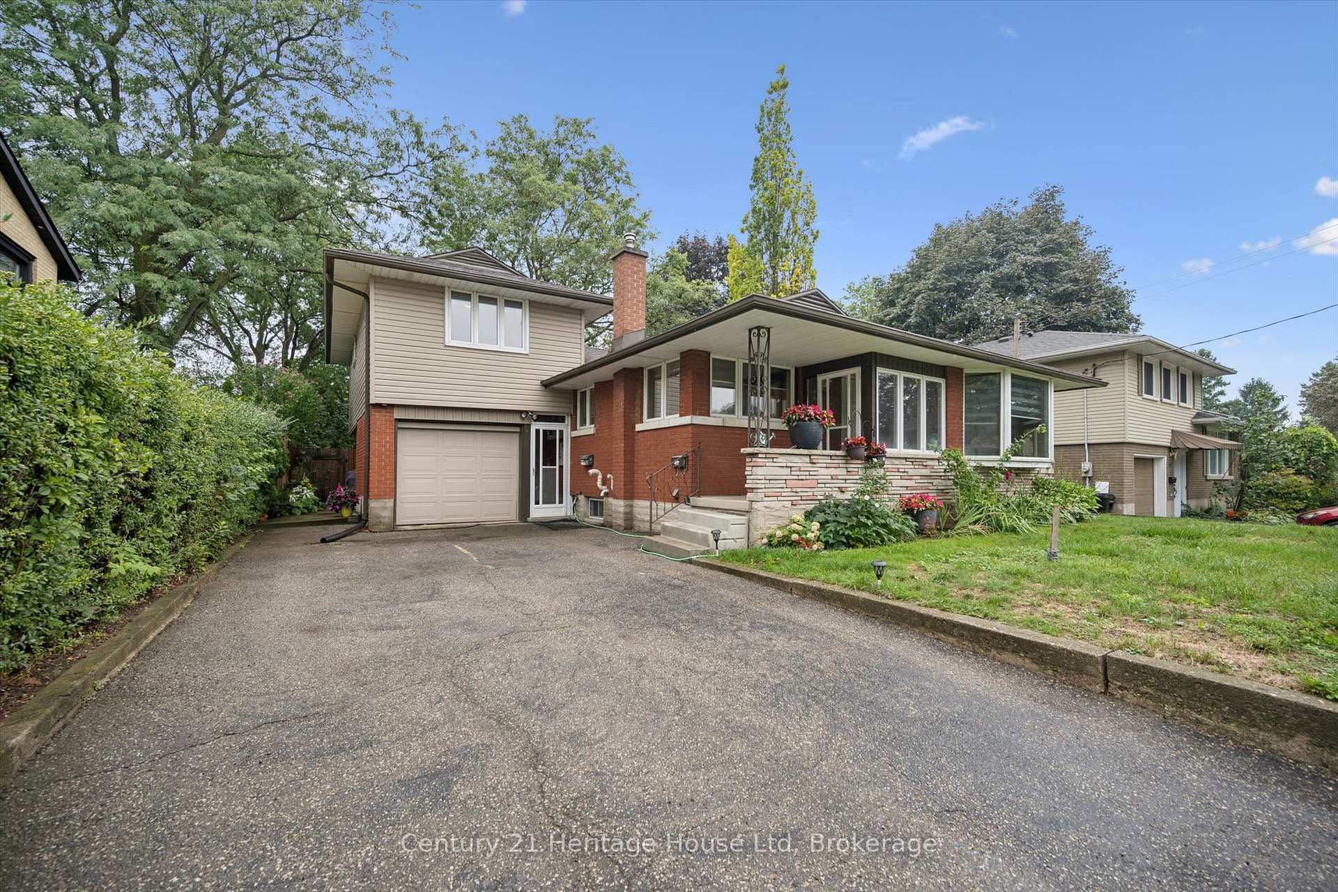 Photo 3 of 146 Cornell Avenue, Kitchener, Rockway — HOMEH