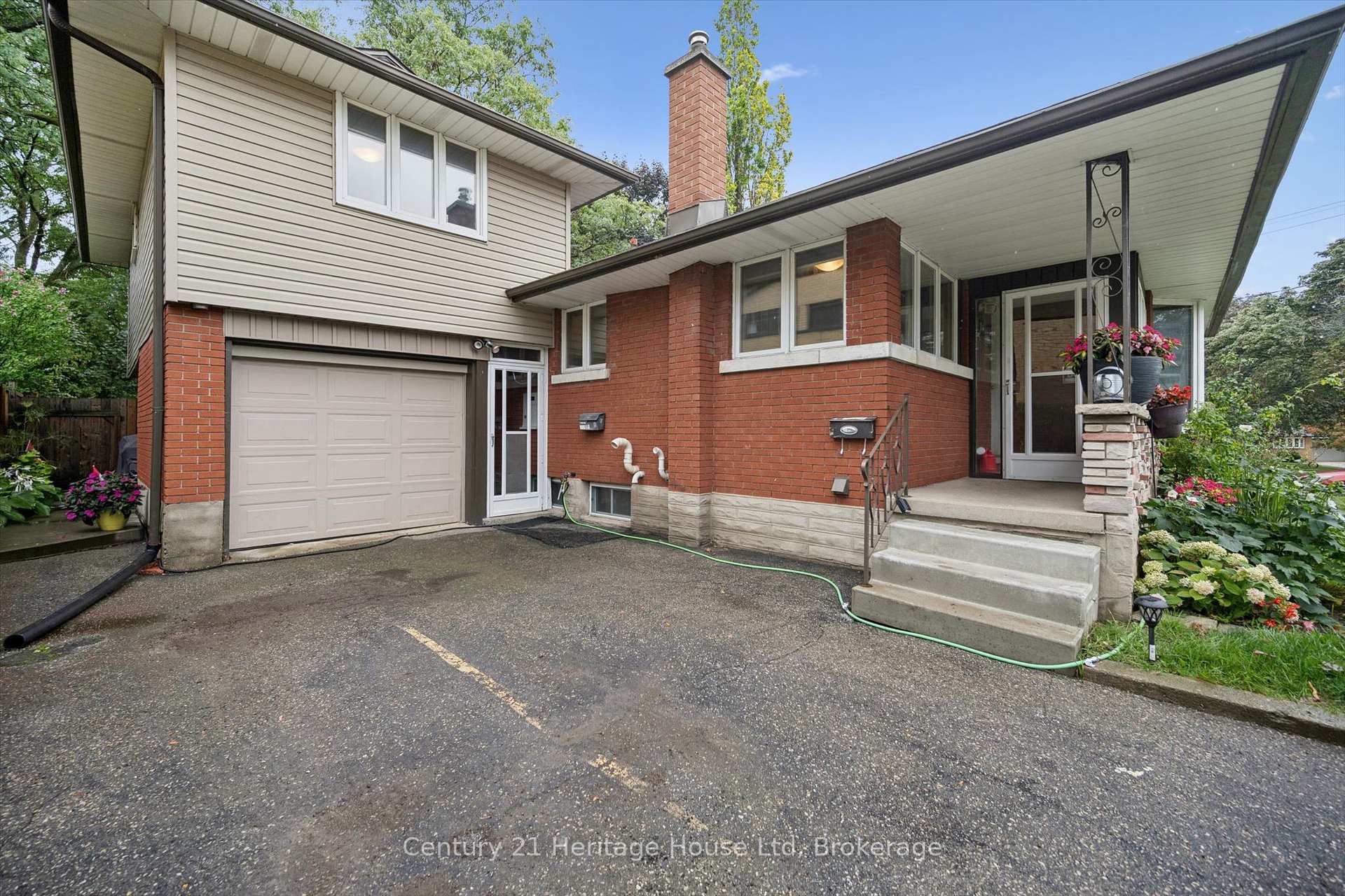 Photo 4 of 146 Cornell Avenue, Kitchener, Rockway — HOMEH