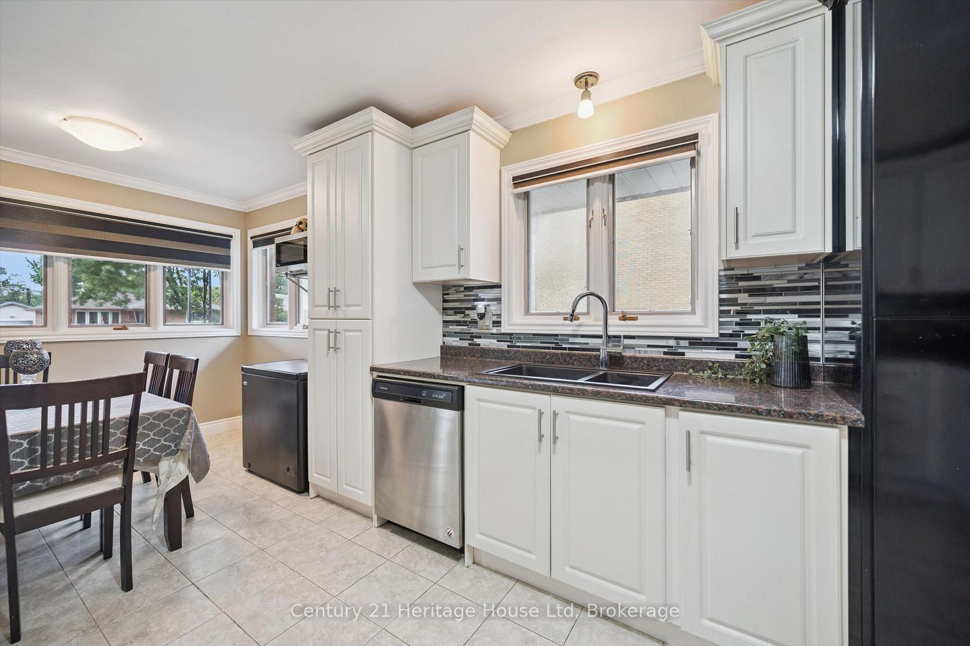 Photo 14 of 146 Cornell Avenue, Kitchener, Rockway — HOMEH
