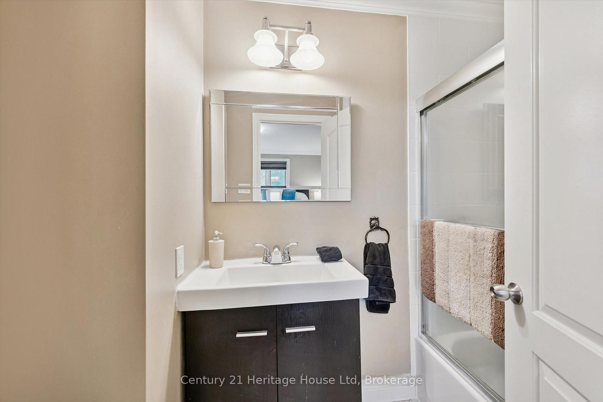 Photo 20 of 146 Cornell Avenue, Kitchener, Rockway — HOMEH