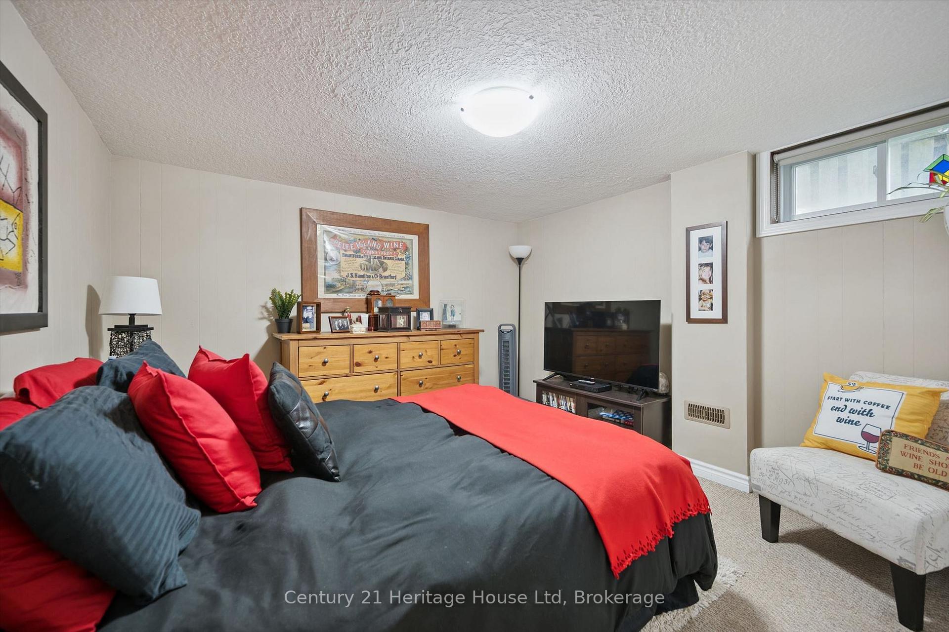 Photo 34 of 146 Cornell Avenue, Kitchener, Rockway — HOMEH