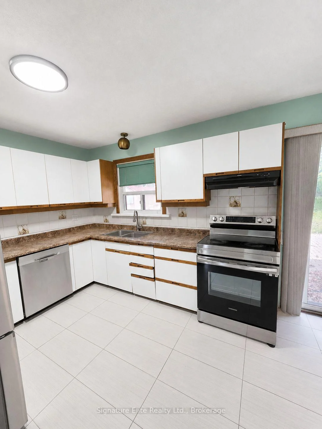 Photo 12 of 12 Burnview Crescent, Scarborough, Woburn — HOMEH