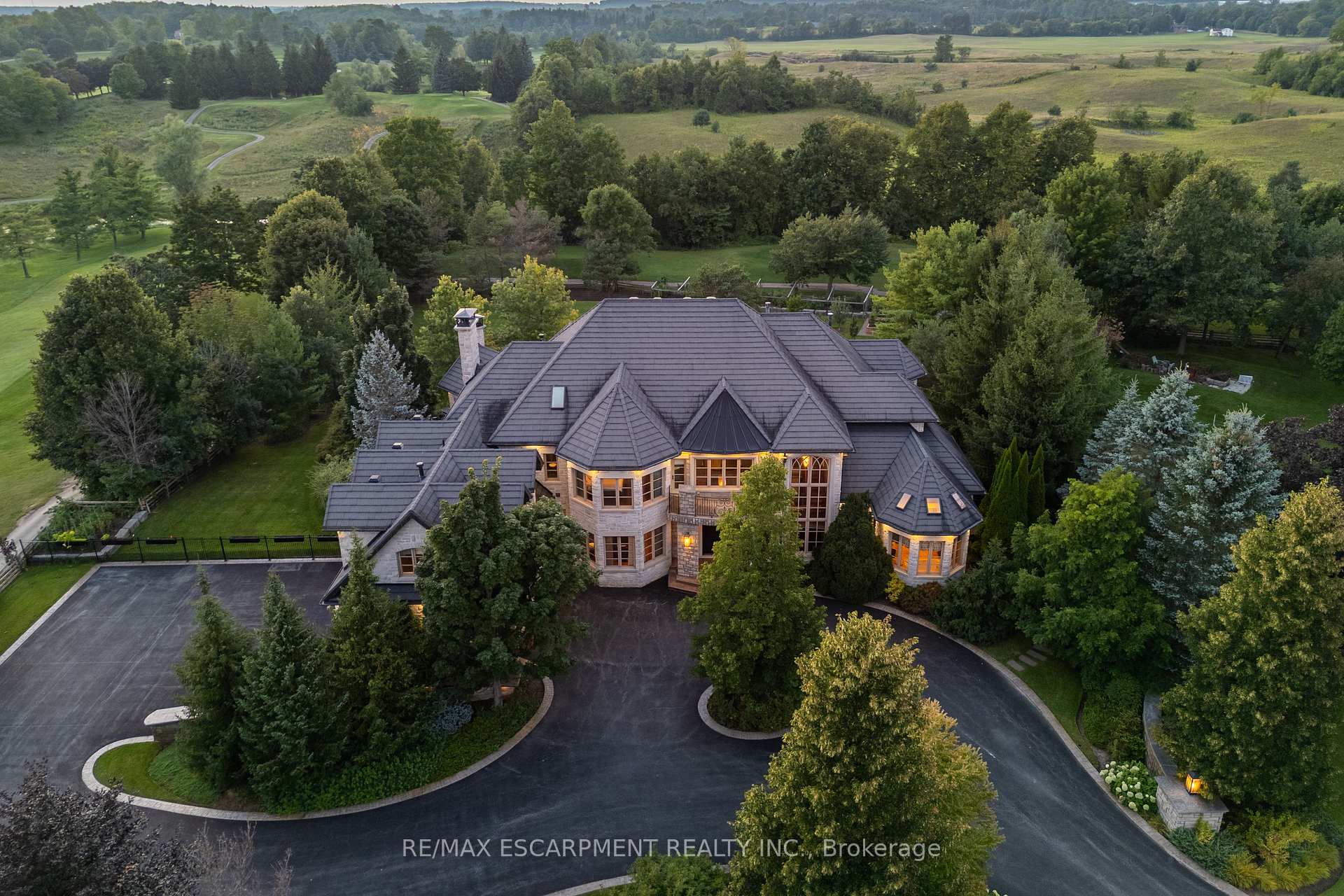 Photo 4 of 25 Turtle Lake Drive, Halton Hills, Rural Halton Hills — HOMEH