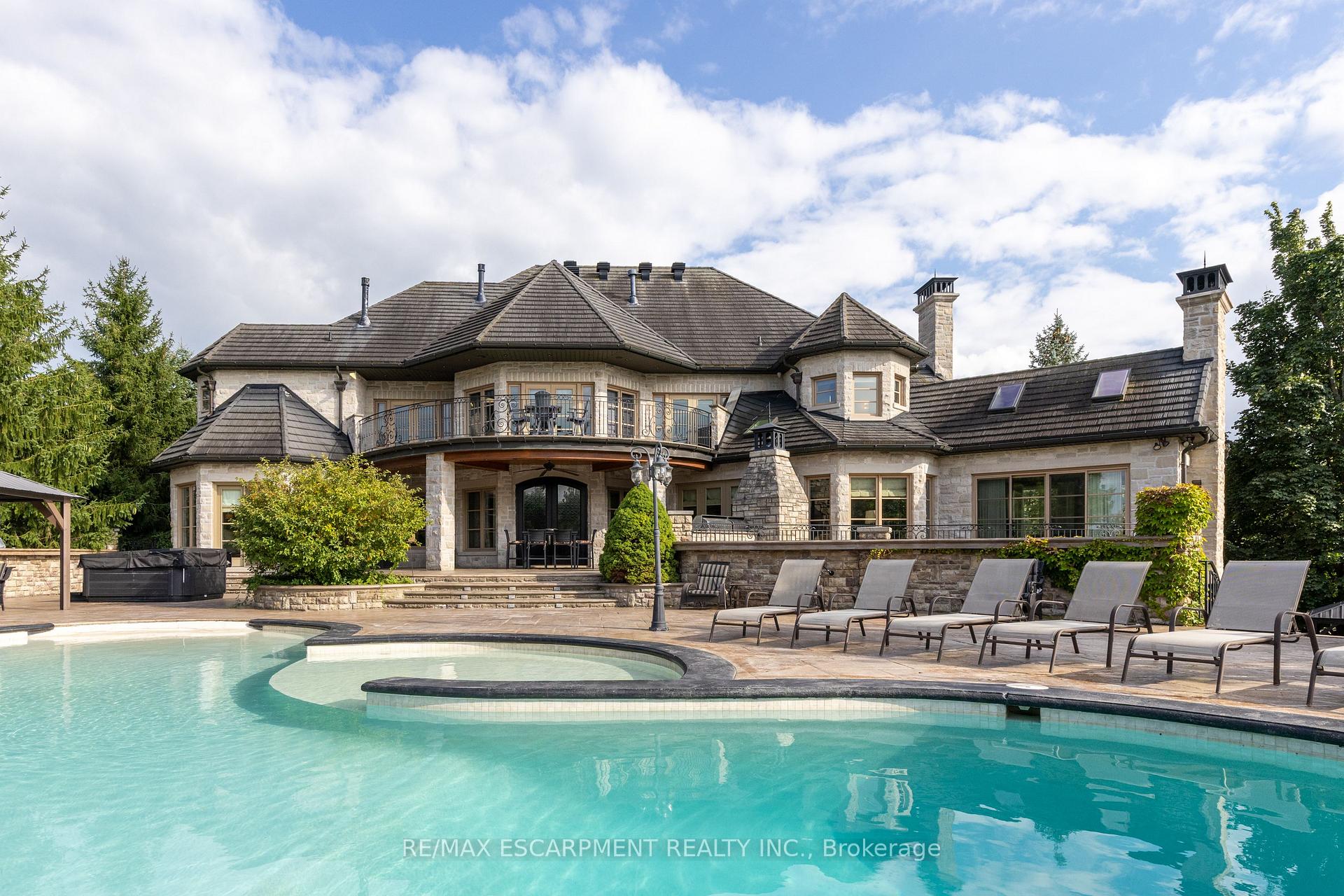 Photo 10 of 25 Turtle Lake Drive, Halton Hills, Rural Halton Hills — HOMEH