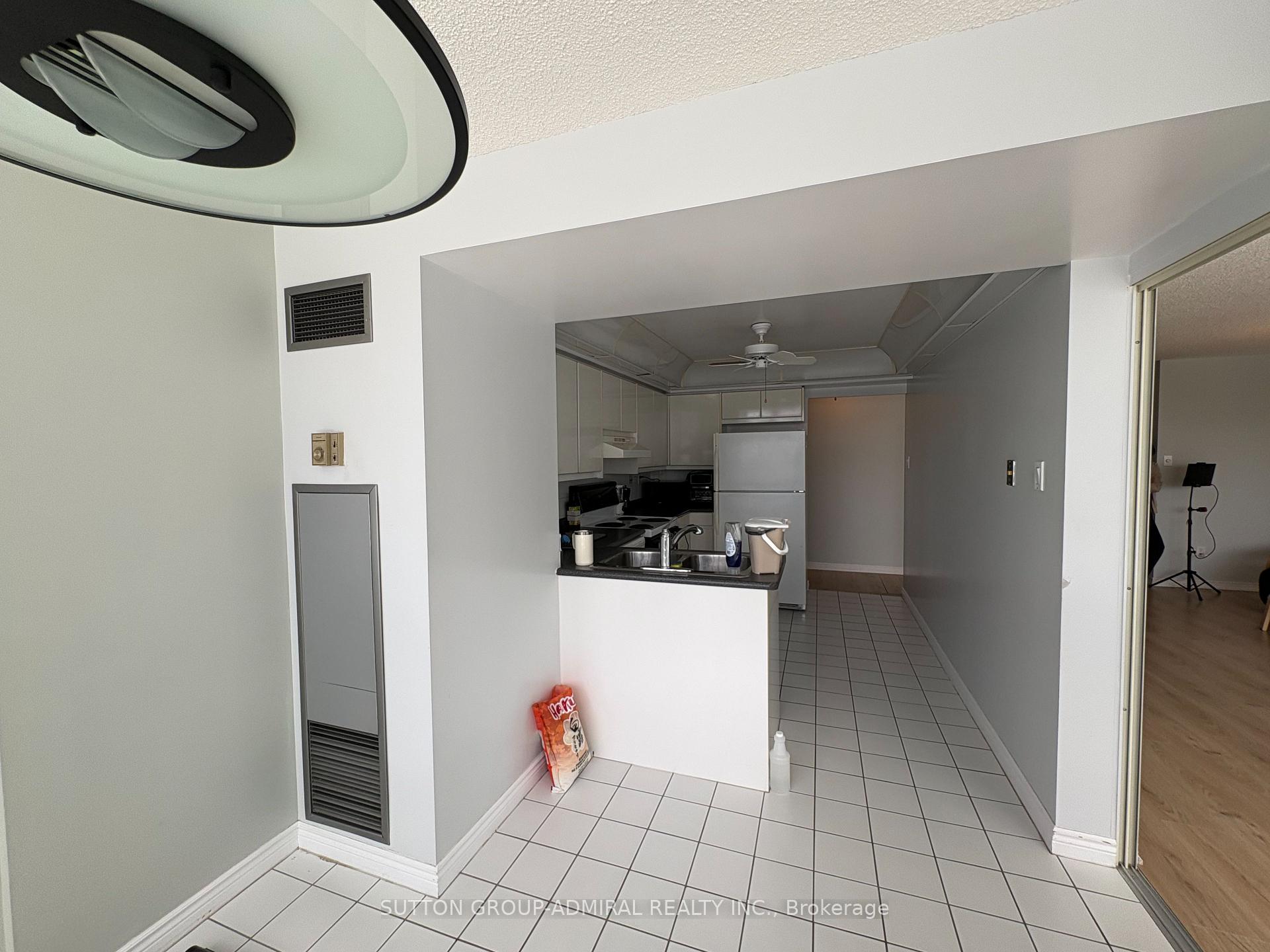 Photo 5 of Unit 701, 1 Clark Avenue W, Vaughan, Crestwood-Springfarm-Yorkhill — HOMEH