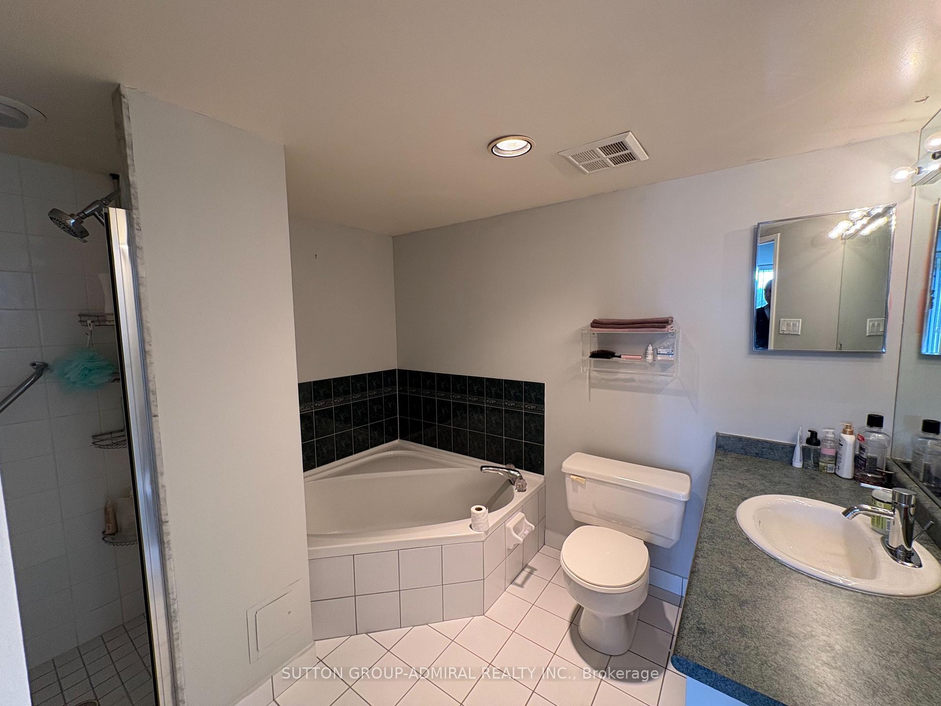 Photo 10 of Unit 701, 1 Clark Avenue W, Vaughan, Crestwood-Springfarm-Yorkhill — HOMEH