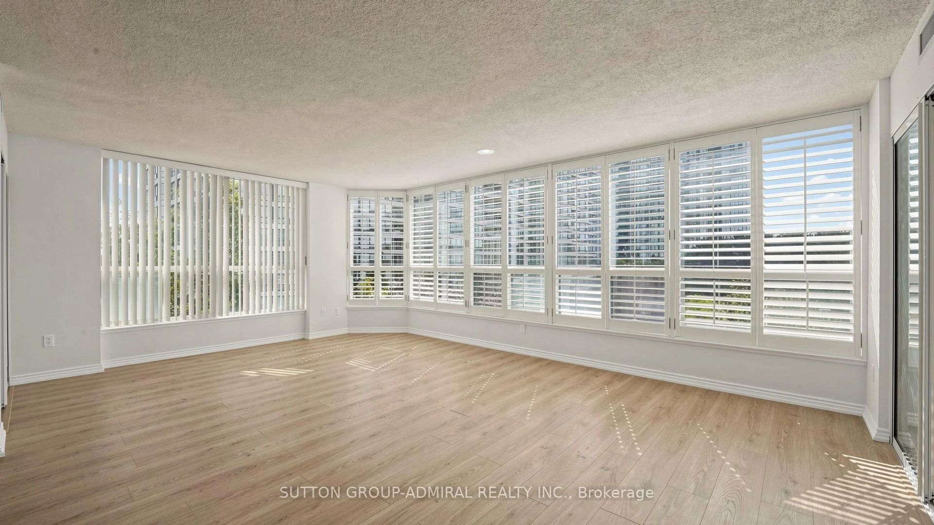 Photo 34 of Unit 701, 1 Clark Avenue W, Vaughan, Crestwood-Springfarm-Yorkhill — HOMEH