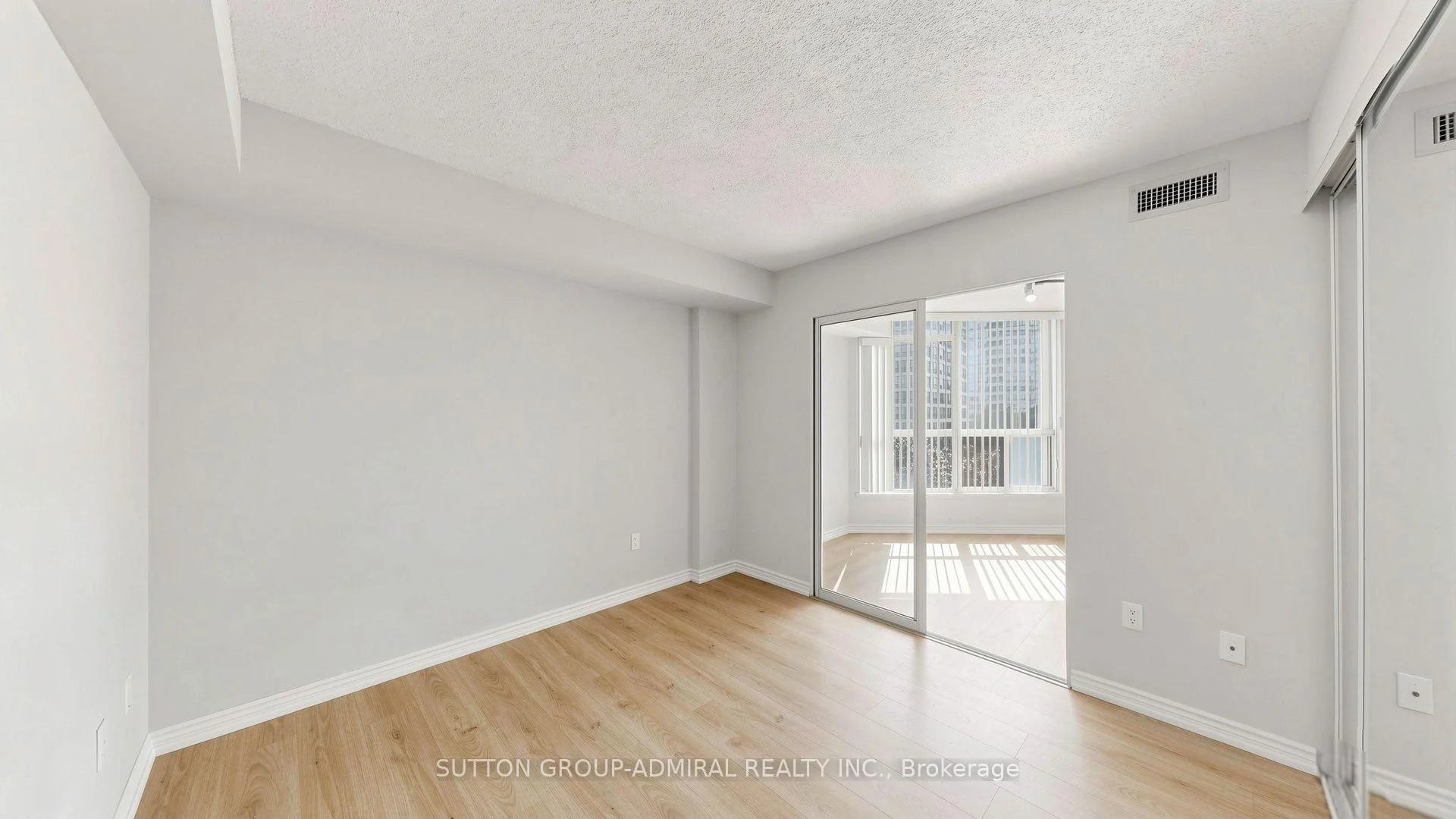 Photo 42 of Unit 701, 1 Clark Avenue W, Vaughan, Crestwood-Springfarm-Yorkhill — HOMEH