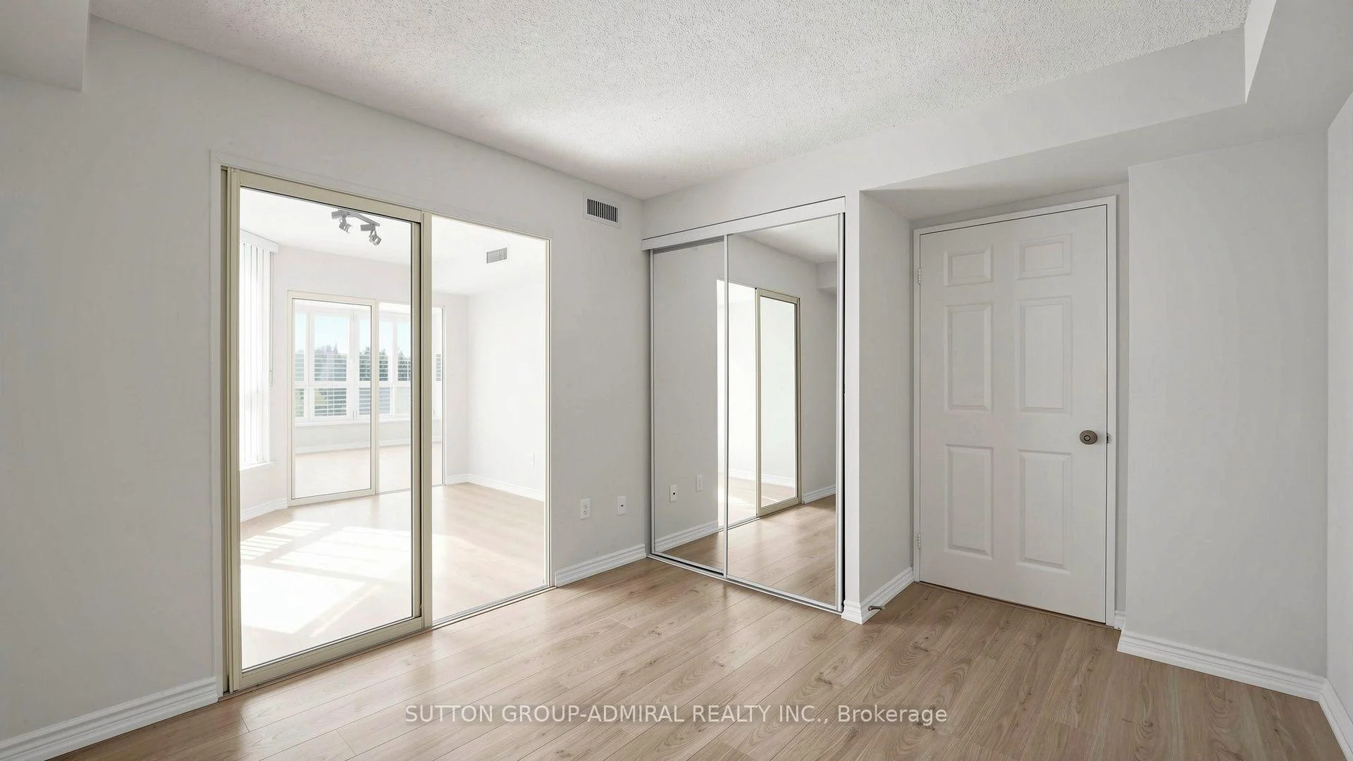 Photo 43 of Unit 701, 1 Clark Avenue W, Vaughan, Crestwood-Springfarm-Yorkhill — HOMEH