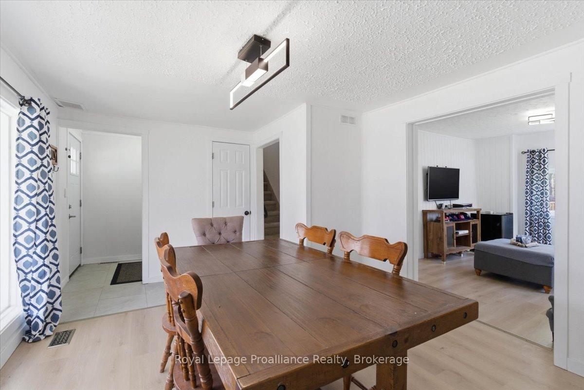 Photo 8 of 19 Boswell Street, Belleville, Belleville Ward — HOMEH