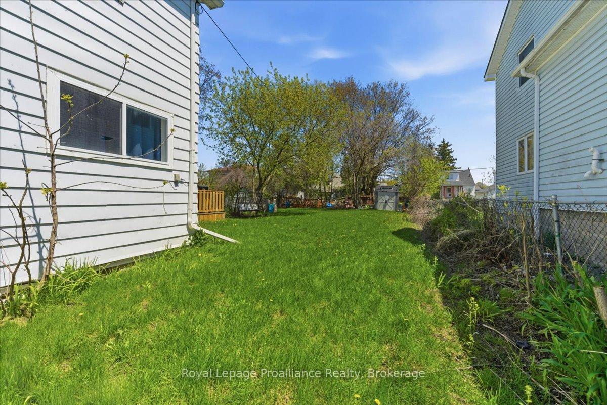 Photo 41 of 19 Boswell Street, Belleville, Belleville Ward — HOMEH