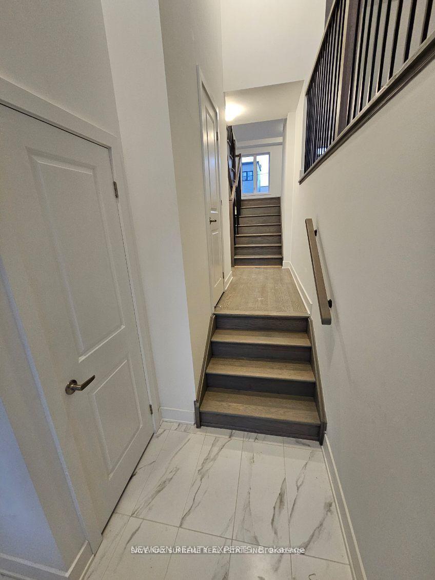 Photo 3 of 763 Stanstead Path, Oshawa, Samac — HOMEH