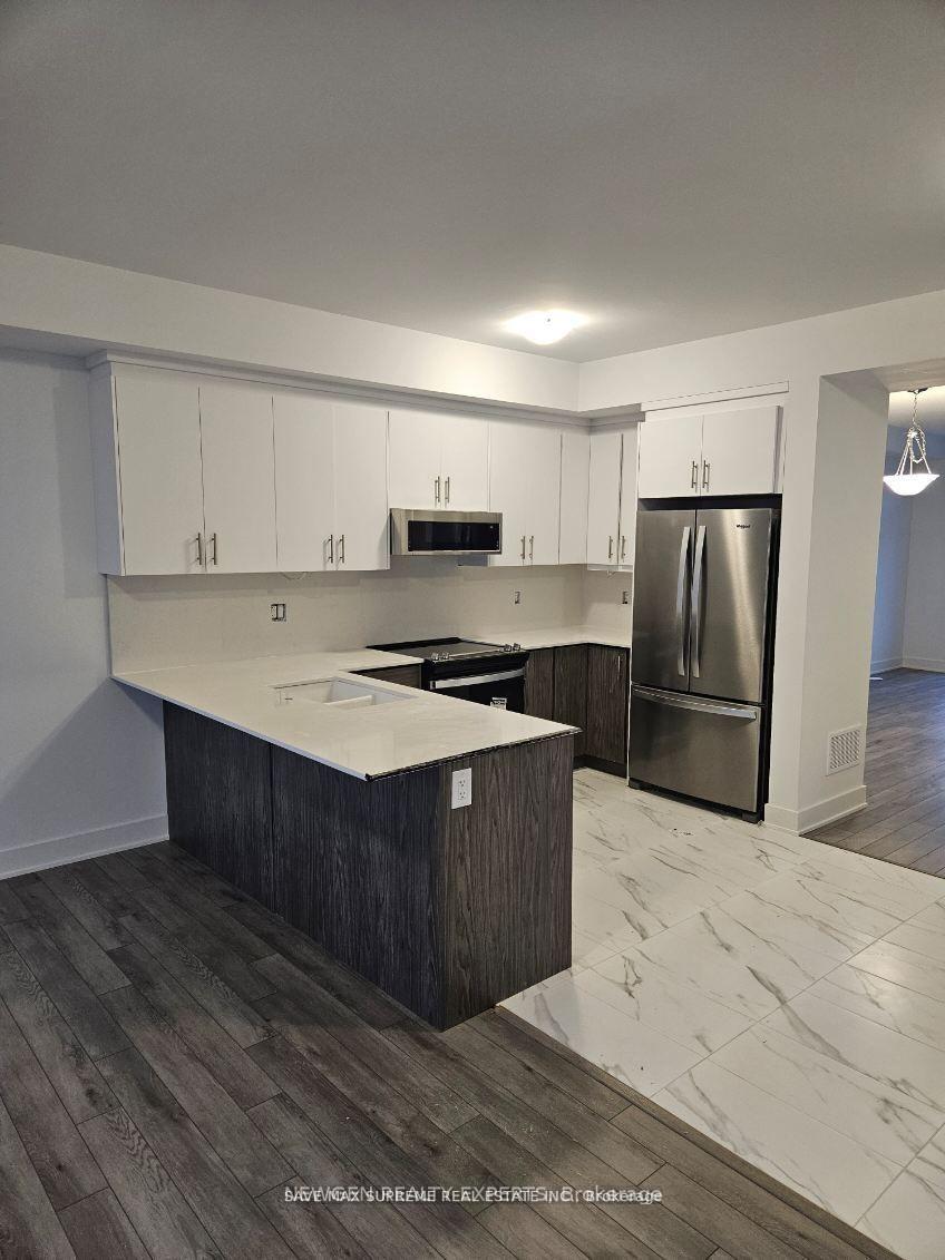 Photo 7 of 763 Stanstead Path, Oshawa, Samac — HOMEH